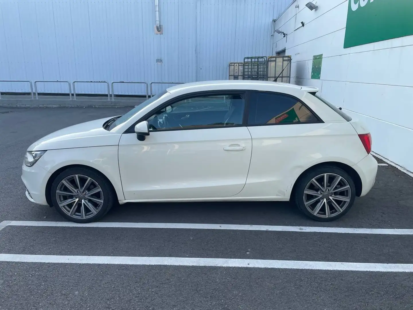 Audi A1 A1 1.6 TDi Ambition Blanc - 2