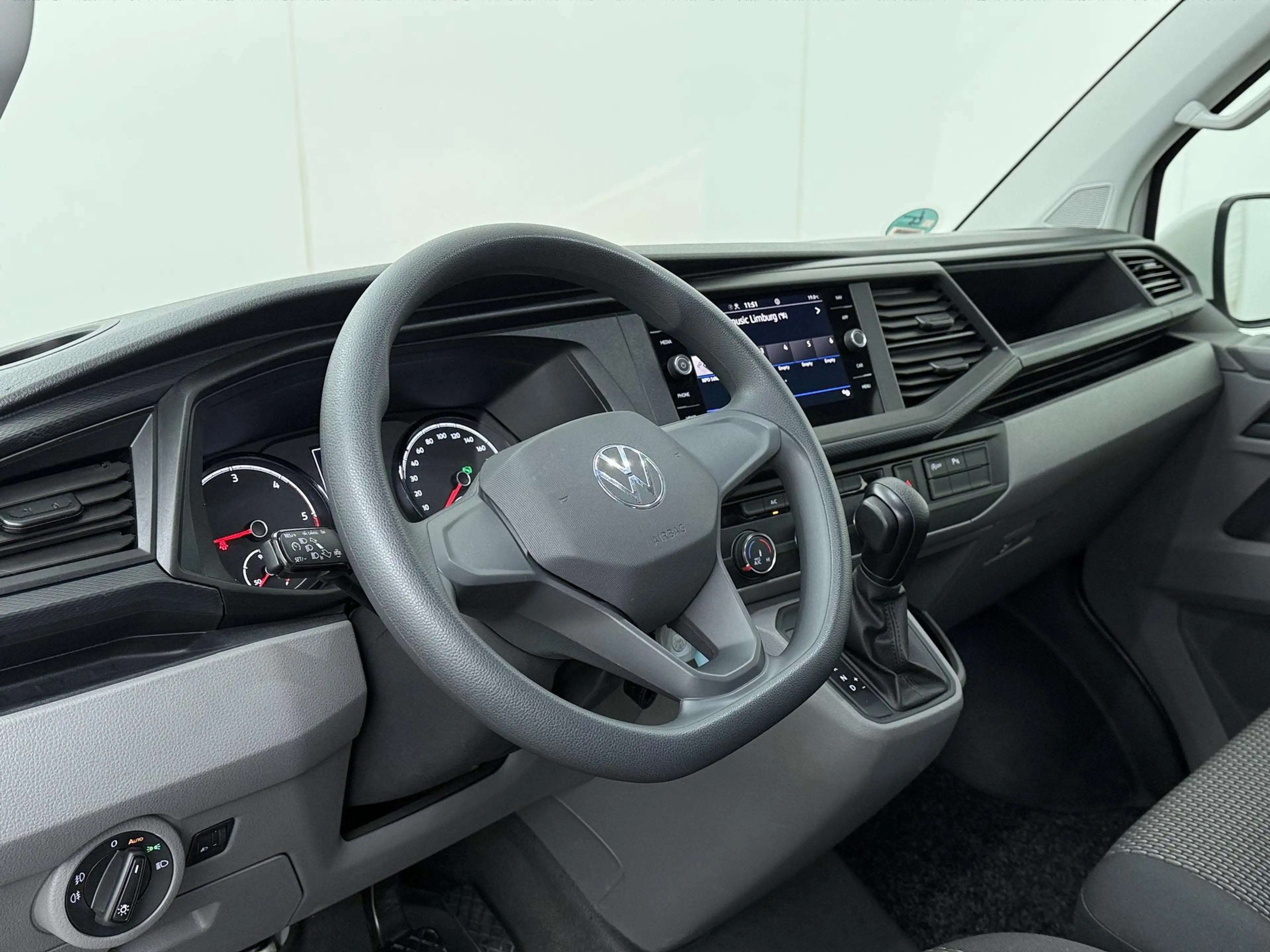 Volkswagen T6.1 Transporter 2.0 TDI L2H1 30 DC Highline | 150 PK | Automaat | — photo 6
