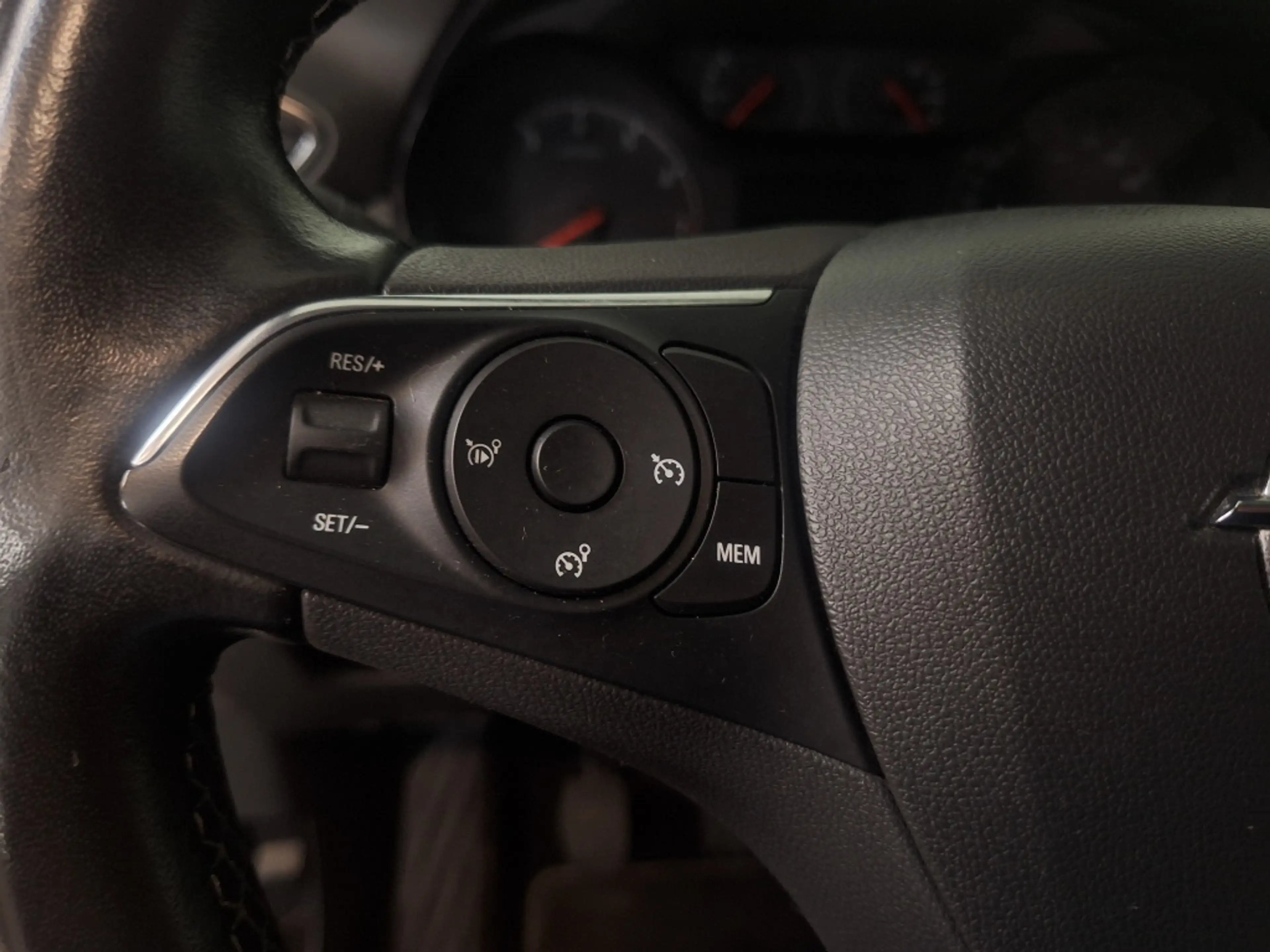 Opel Crossland X 1.2 T. Online Ed. — photo 10