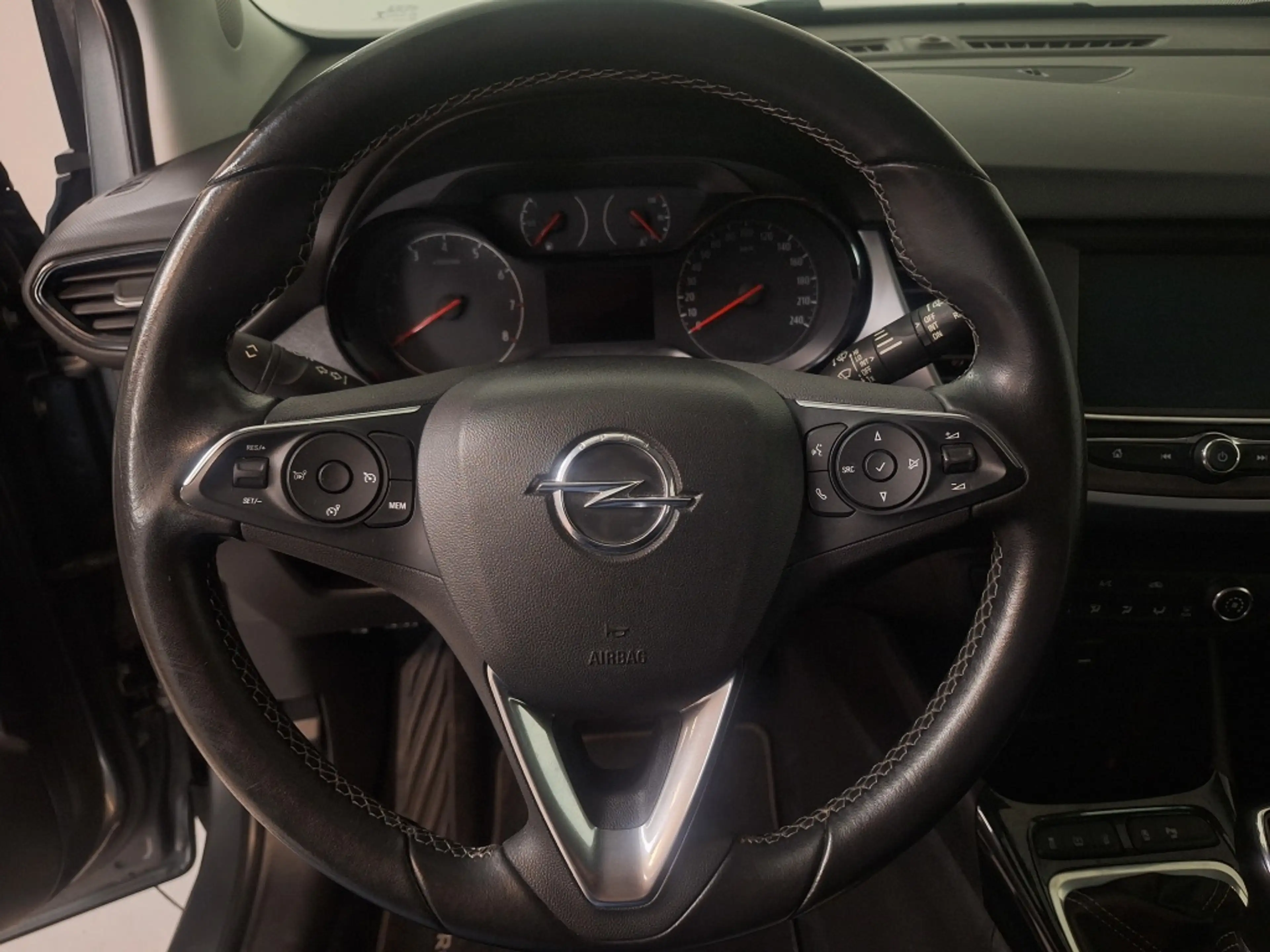 Opel Crossland X 1.2 T. Online Ed. — photo 9