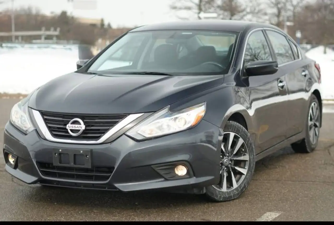 Nissan Altima fotografie Nissan Altima