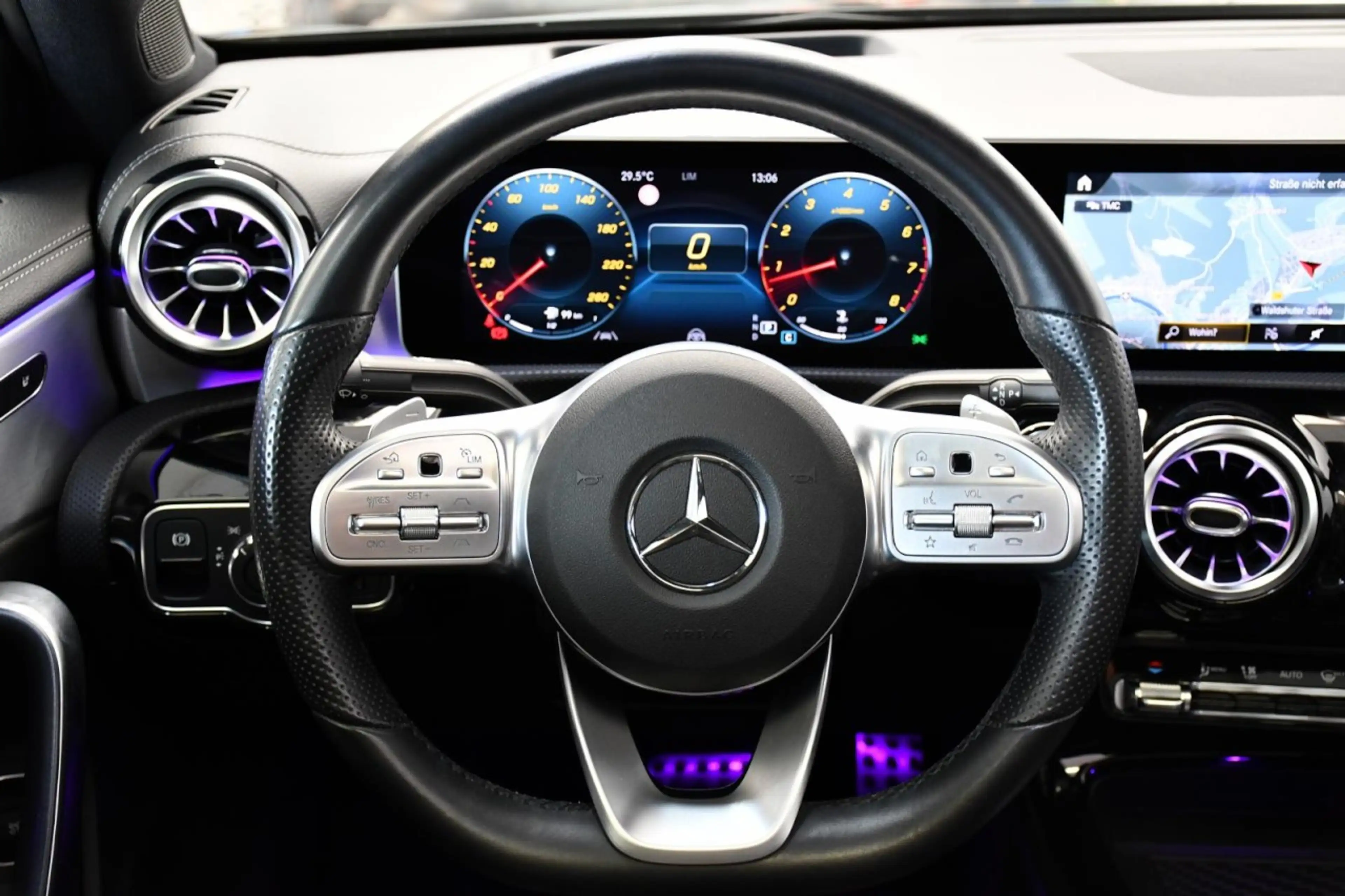 Mercedes-Benz A 250 AMG Limo. DiS*HuD*PAN*MEM*ST.HZ*BeLü*DASH* Klima — photo 11
