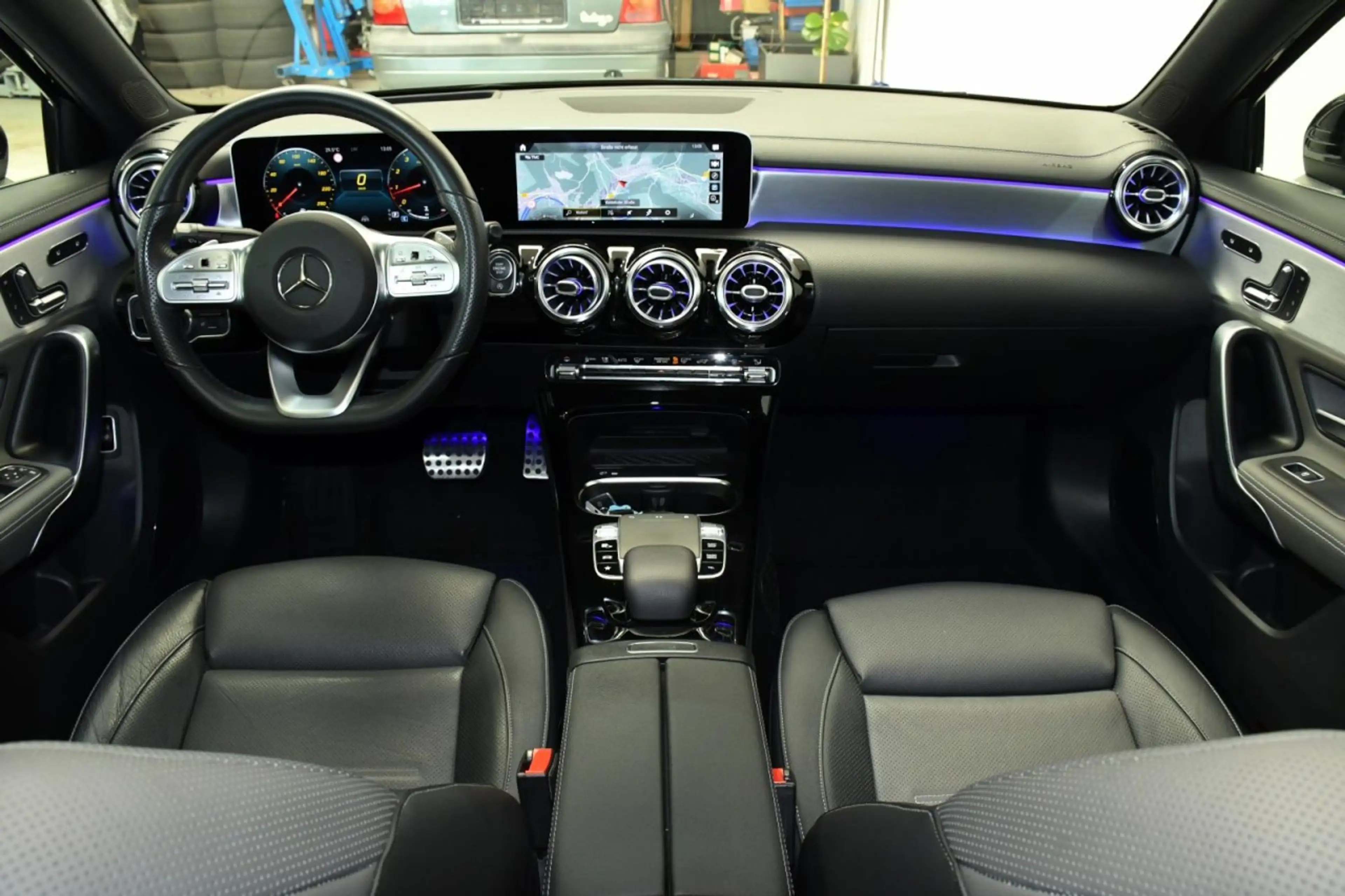 Mercedes-Benz A 250 AMG Limo. DiS*HuD*PAN*MEM*ST.HZ*BeLü*DASH* Klima — photo 10