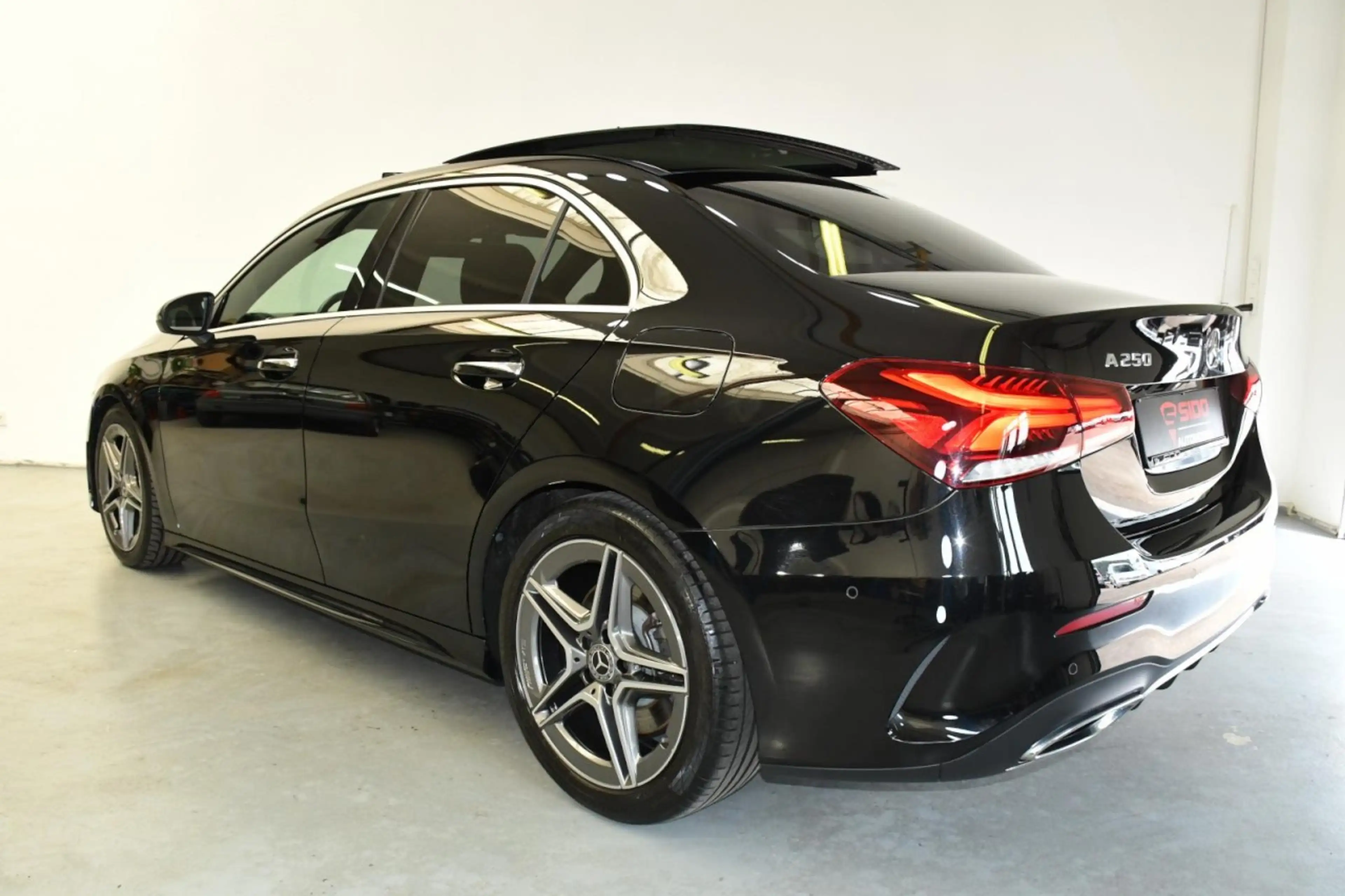Mercedes-Benz A 250 AMG Limo. DiS*HuD*PAN*MEM*ST.HZ*BeLü*DASH* Klima — photo 8