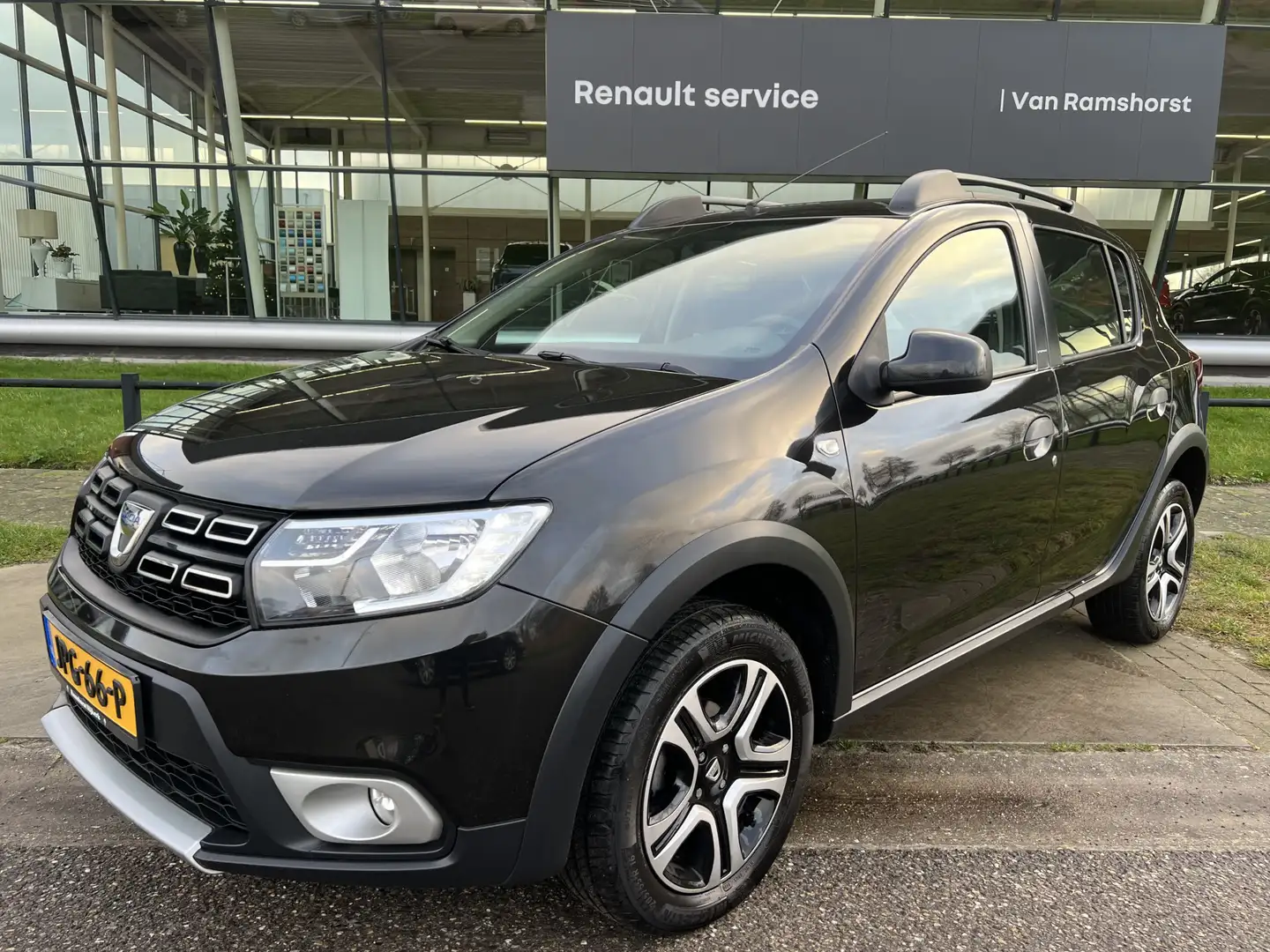 Dacia Sandero Stepway 0.9 TCe 90pk Laureate/ Automaat/ Dealer on Schwarz - 1