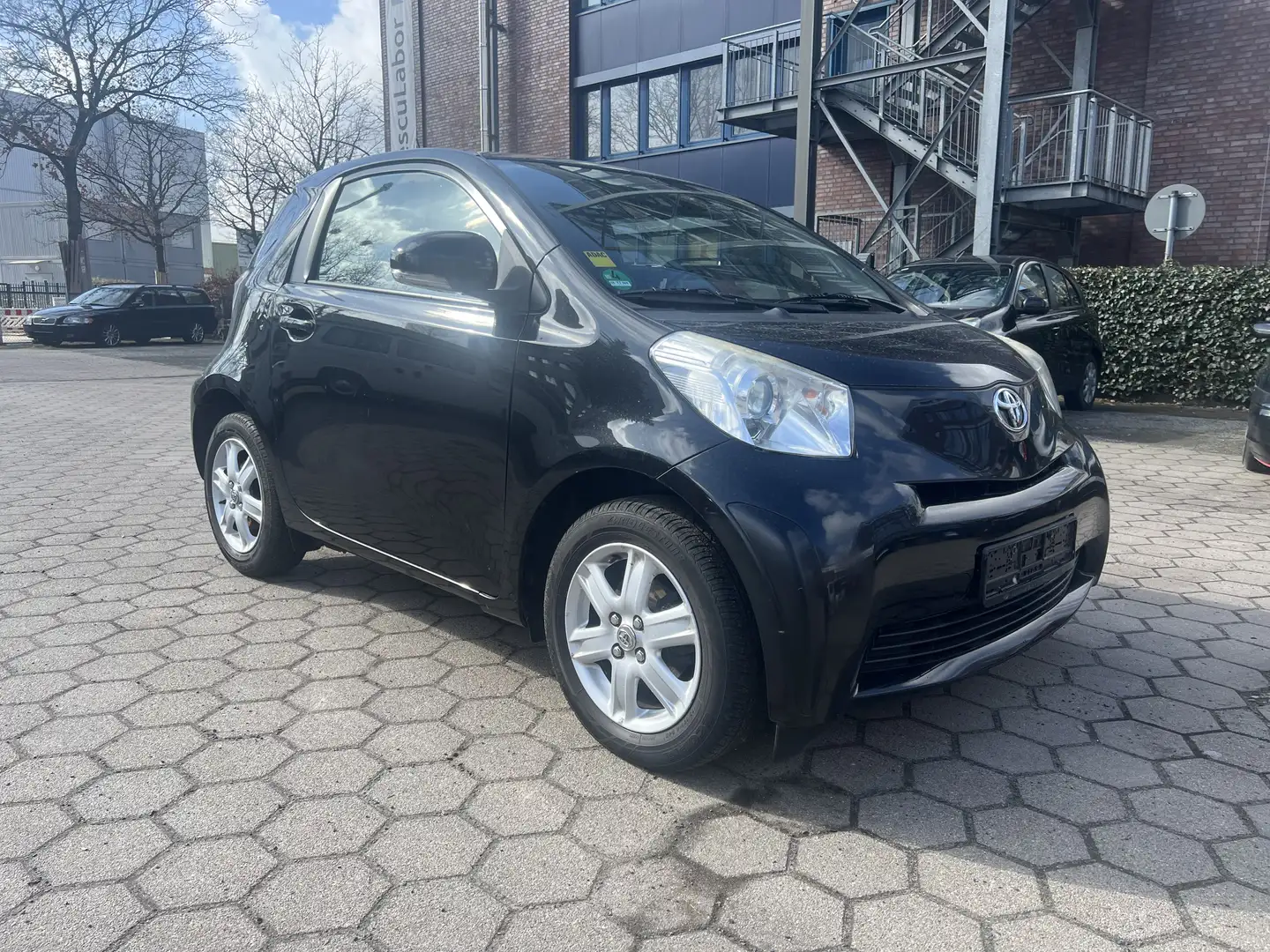 Toyota iQ IQ 1.0 Schwarz - 2
