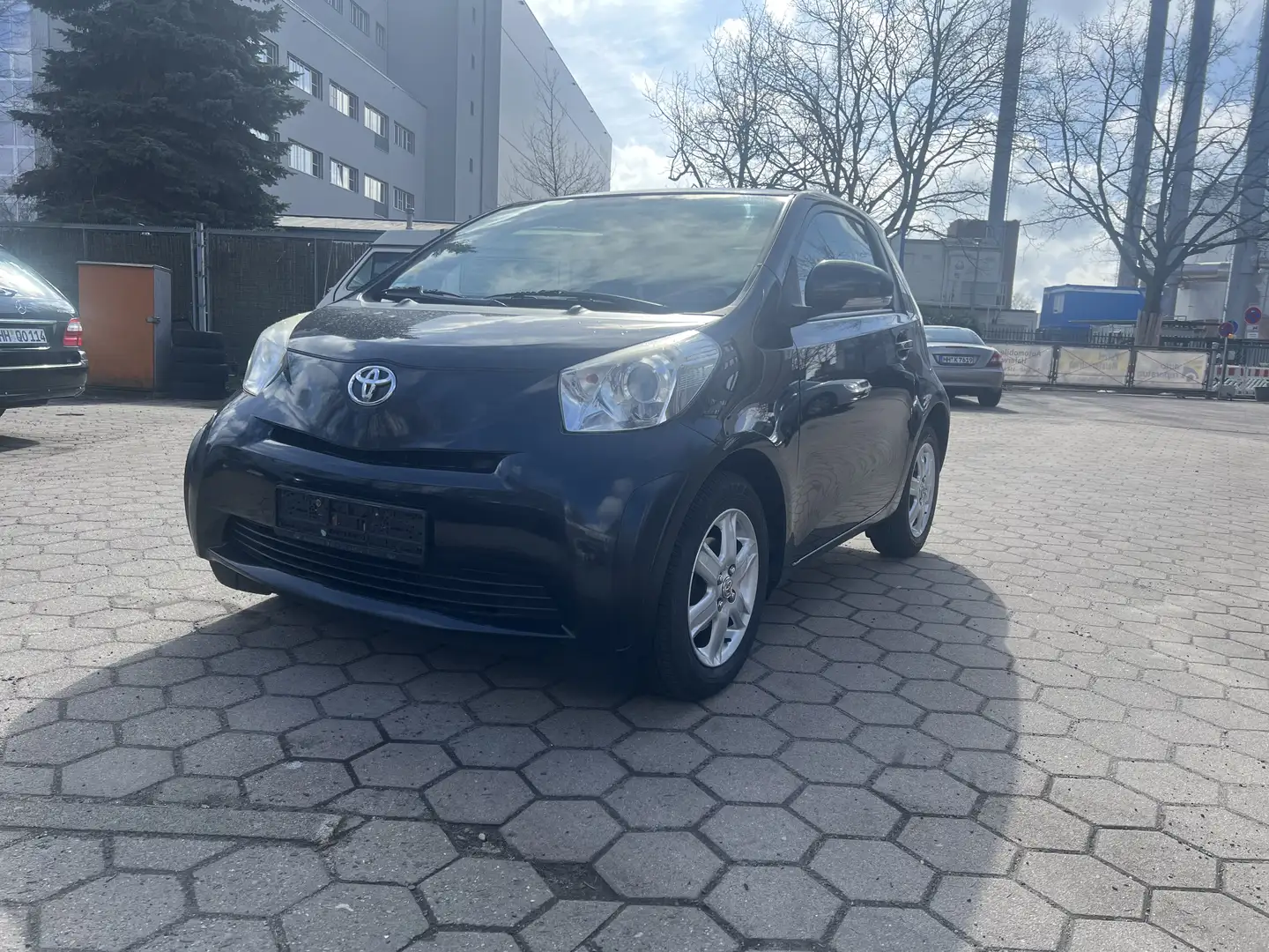 Toyota iQ IQ 1.0 Schwarz - 1