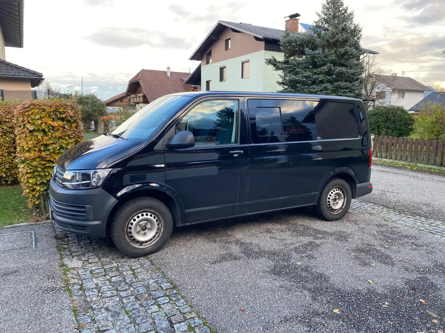 Volkswagen T6 Transporter Schwarz - 2