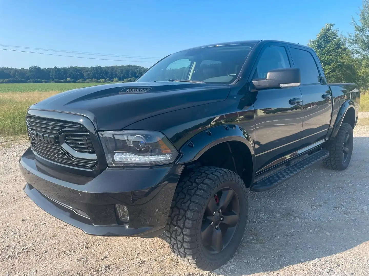 Dodge RAM Classic 6-Zoll Lift 5.7l 4x4 LED-Bar & Bügel Schwarz - 1