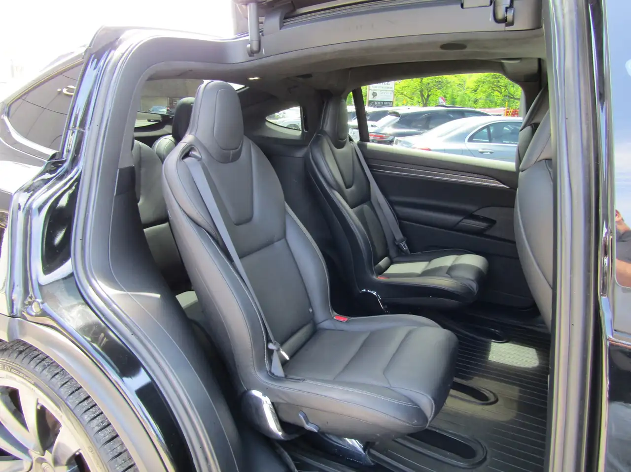 Tesla Model X photo Tesla Model X