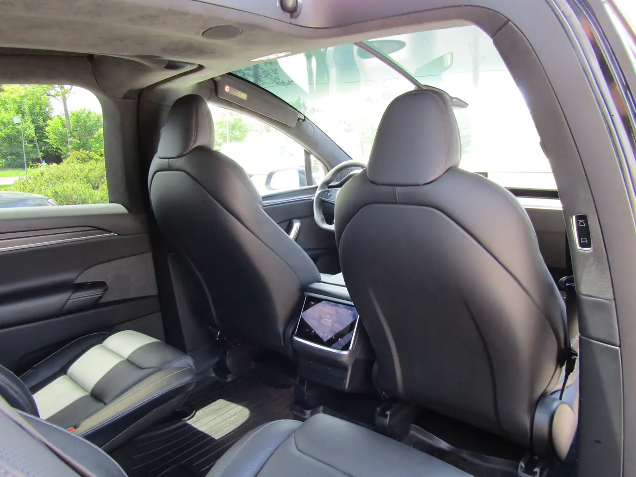 Tesla Model X photo Tesla Model X