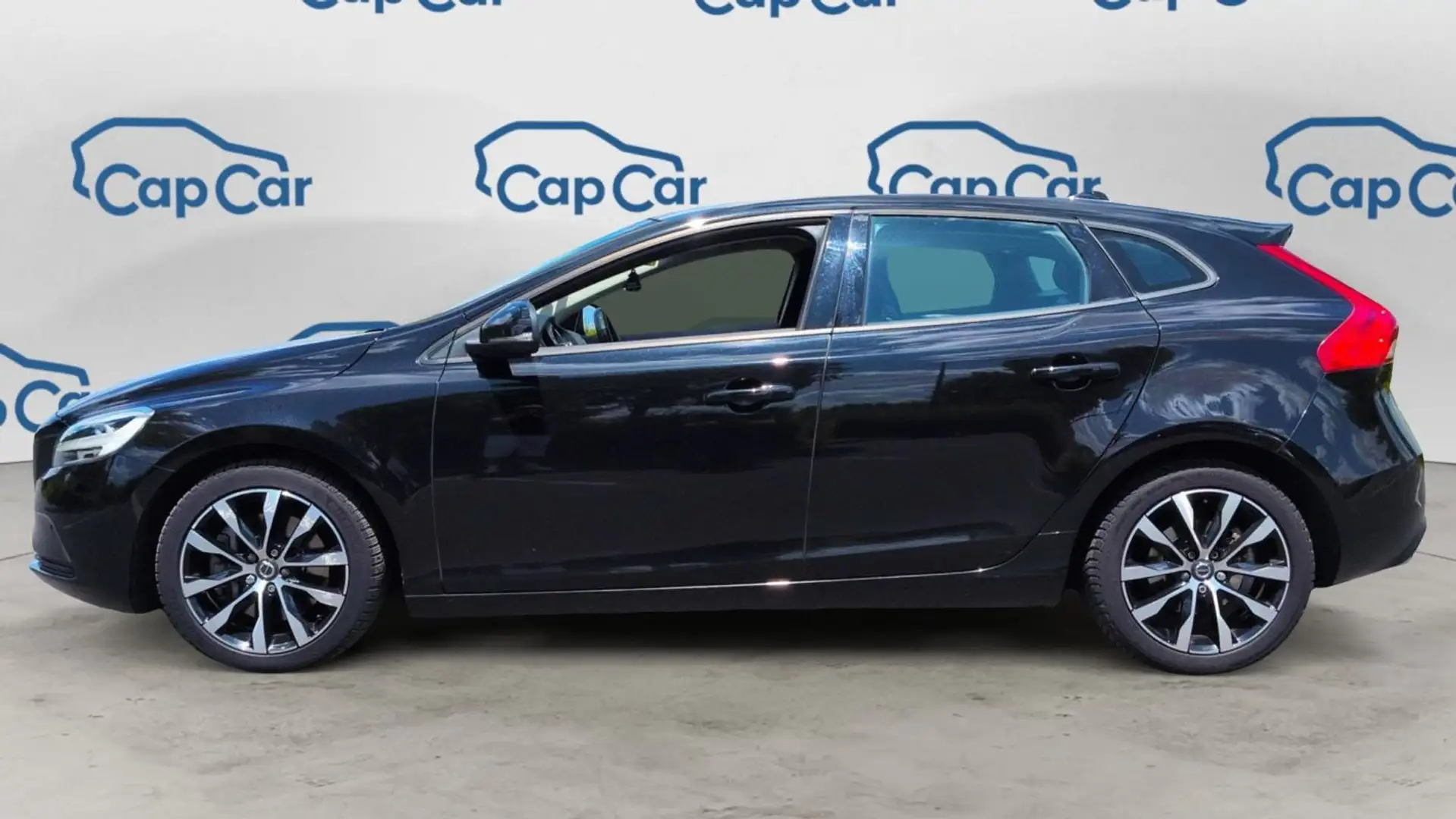 Volvo V40 II 1.5 T3 152 Geartronic 6 Signature Edition Schwarz - 2