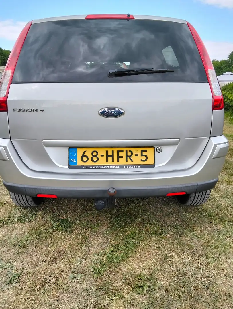 Ford Fusion Fusion 1.6-16V Futura Stříbrná - 2