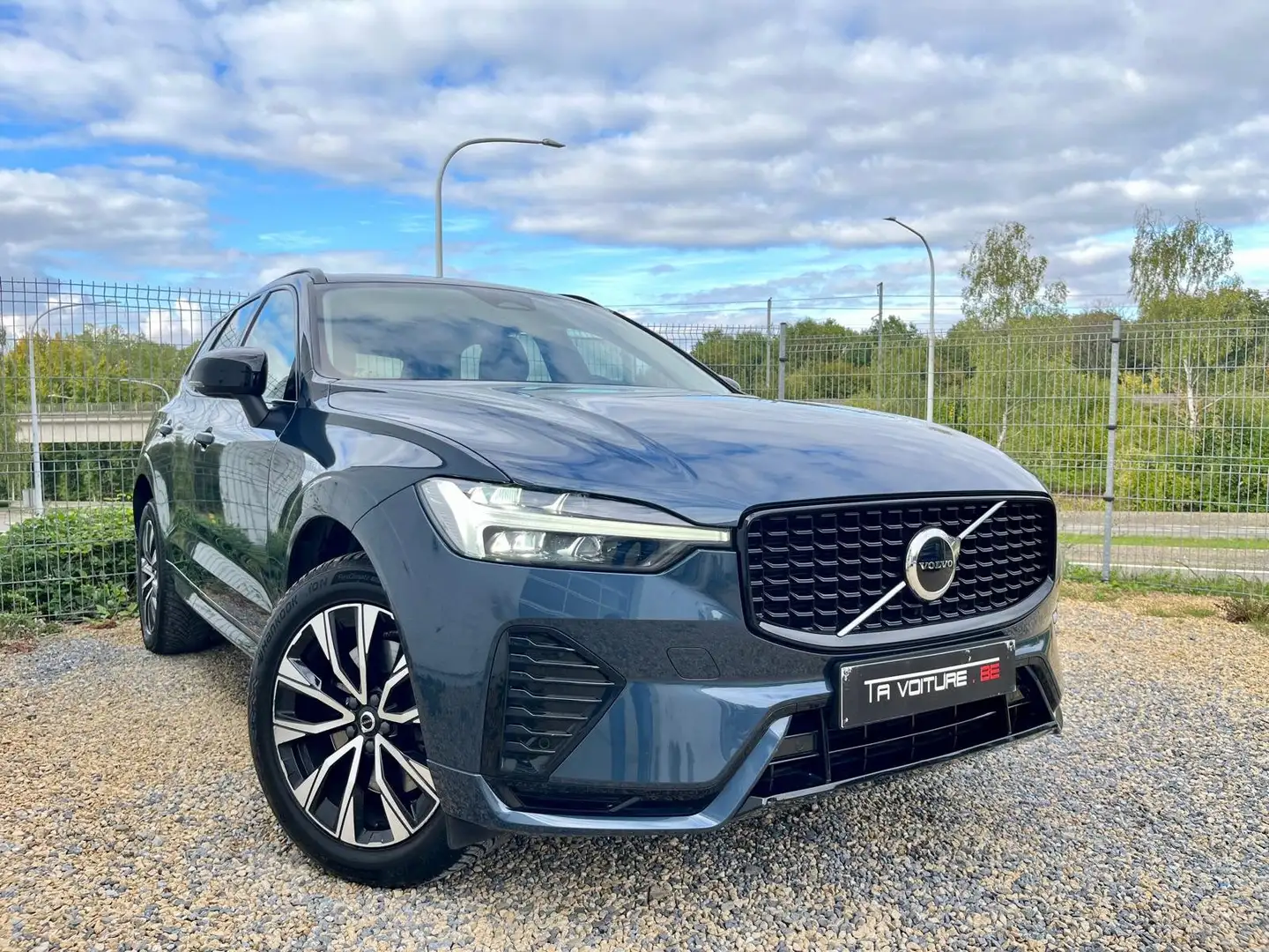 Volvo XC60 2.0 B4 MHEV Plus Dark CUIR/TOIT-OUV/LED/CAMER/CARP Grau - 1