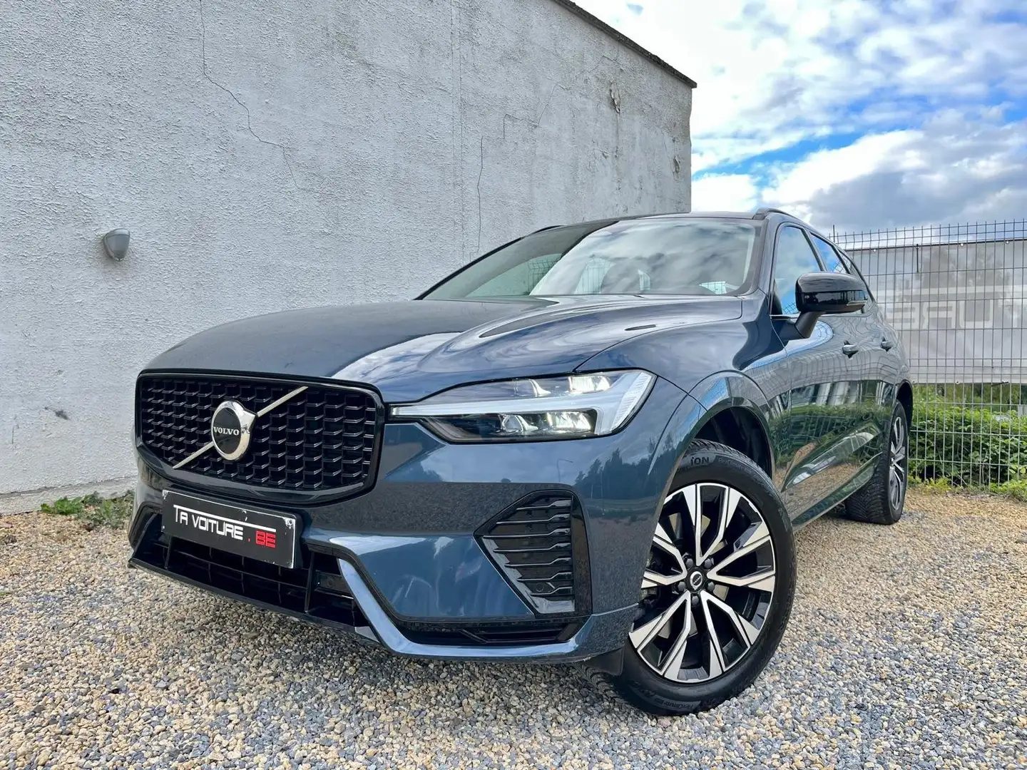 Volvo XC60 2.0 B4 MHEV Plus Dark CUIR/TOIT-OUV/LED/CAMER/CARP Grau - 2
