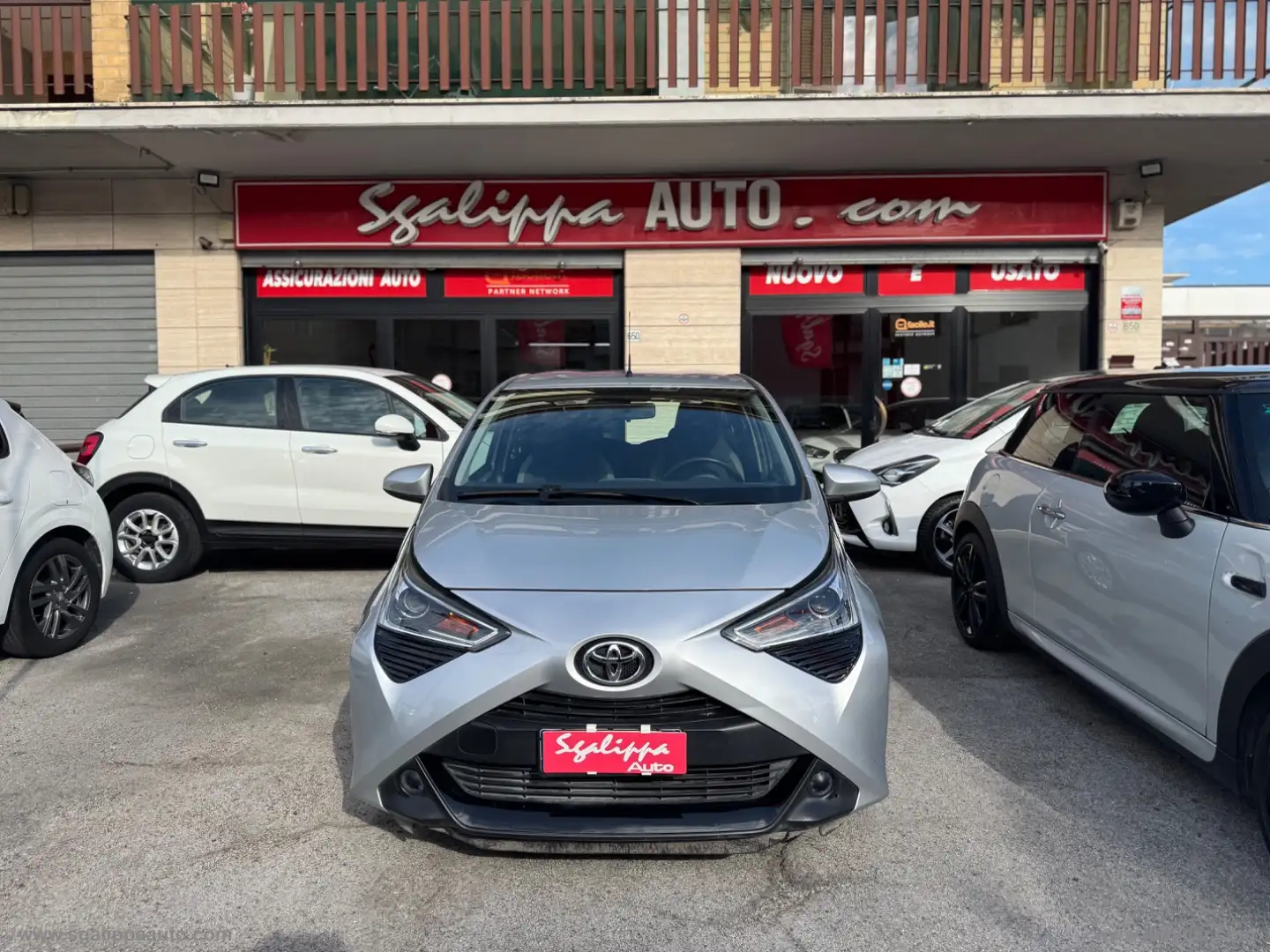 Toyota Aygo 1.0 VVT-i 72 CV 5p. x-business MMT Argento - 2