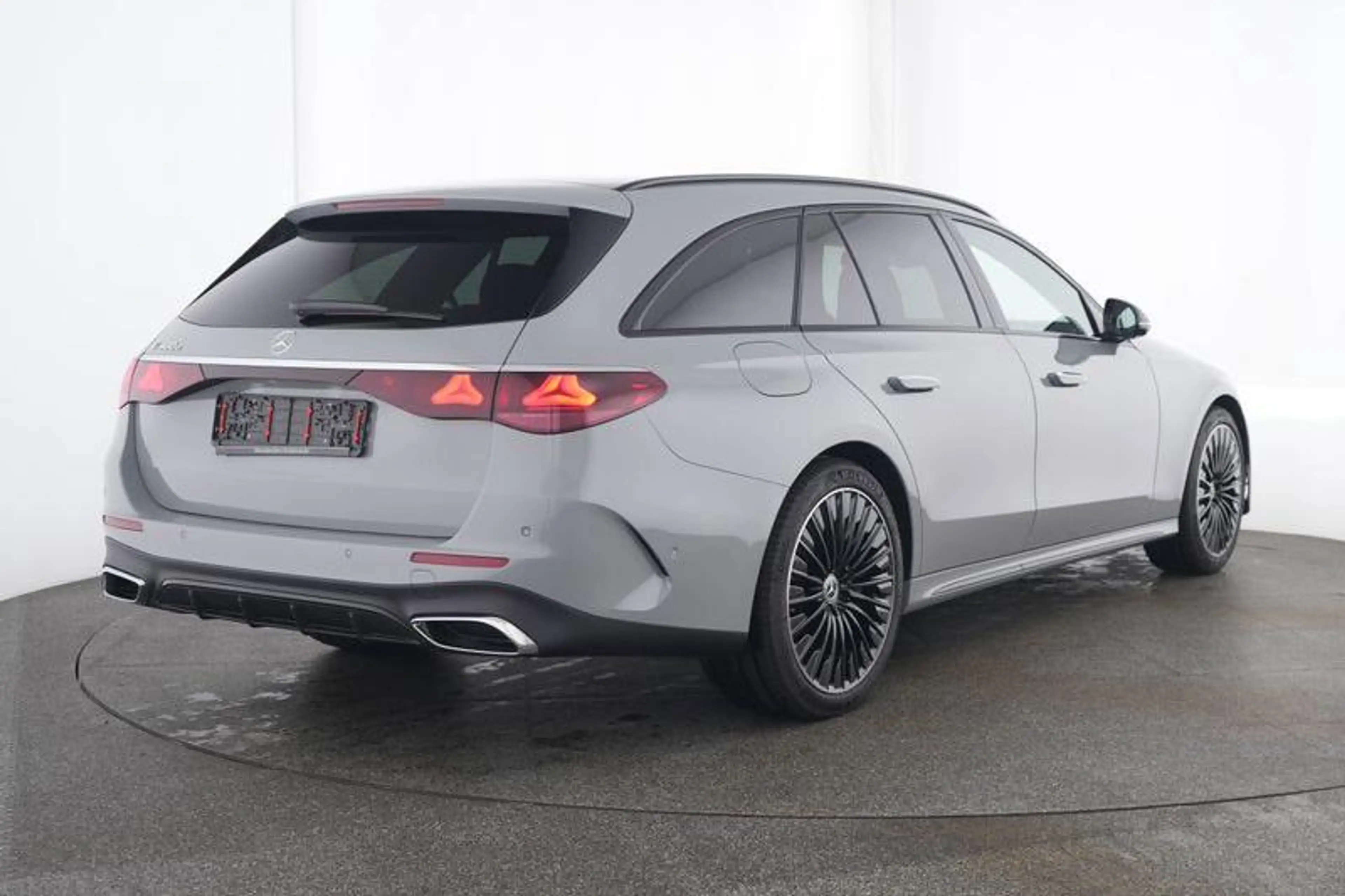 Mercedes-Benz E 300 Estate e Exclusive Line | MANUFAKTUR | Airmatic | — photo 2
