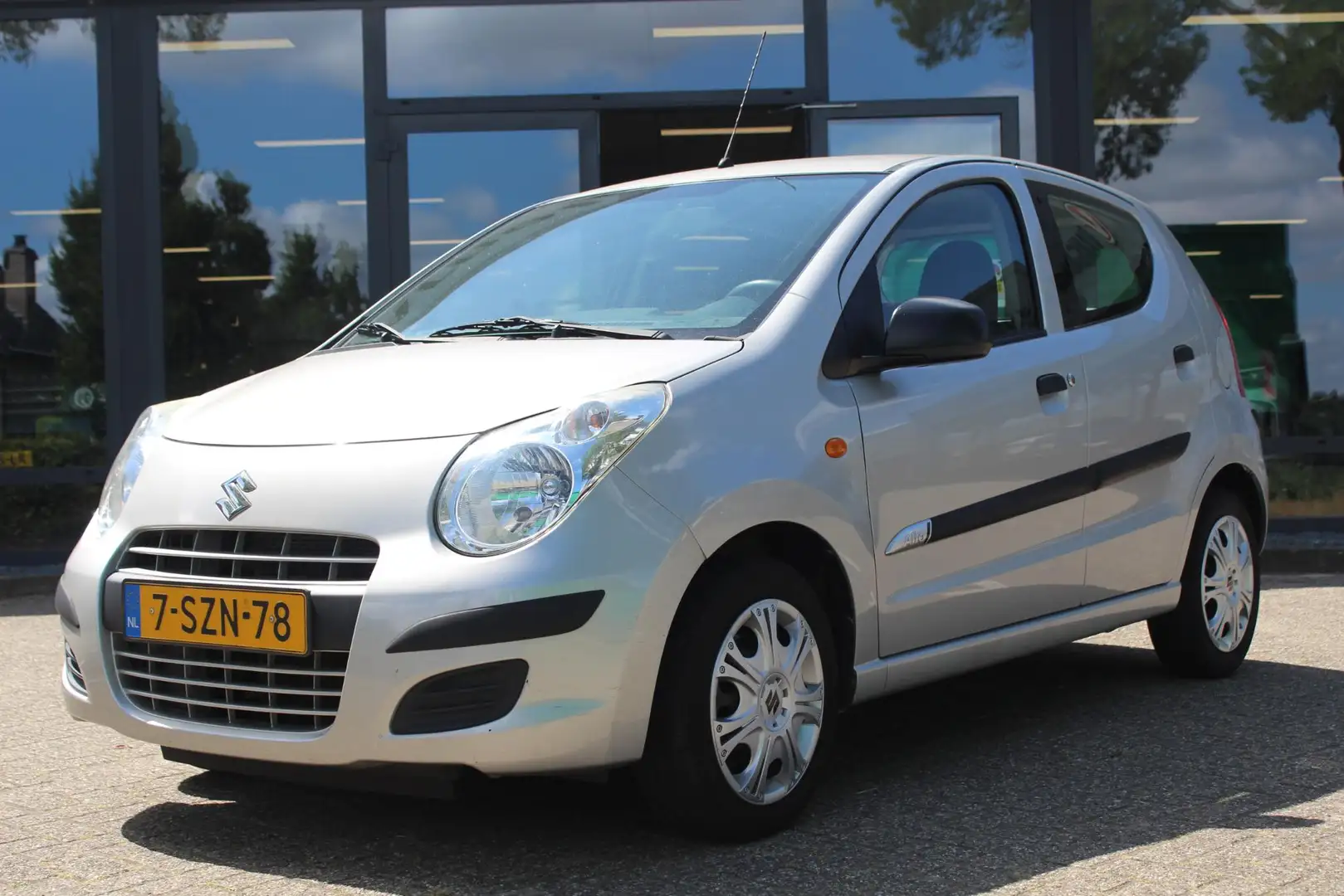 Suzuki Alto 1.0 Comfort EASSS Gris - 2