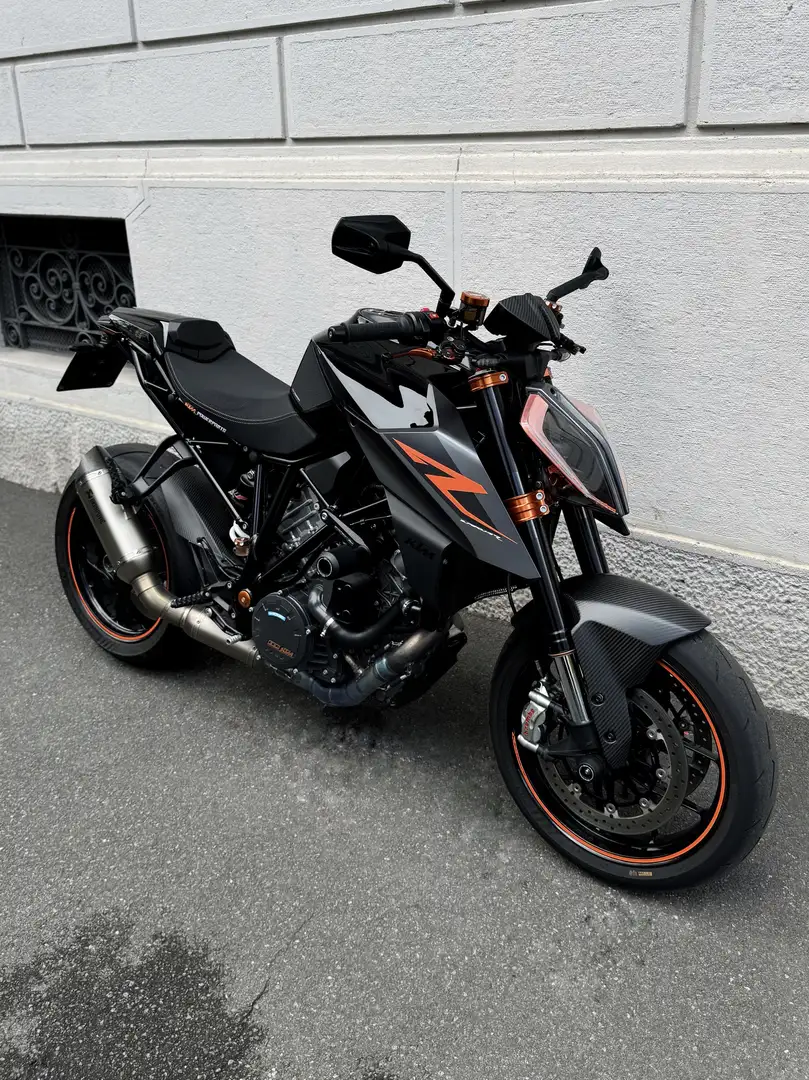 KTM 1290 Super Duke R - 1