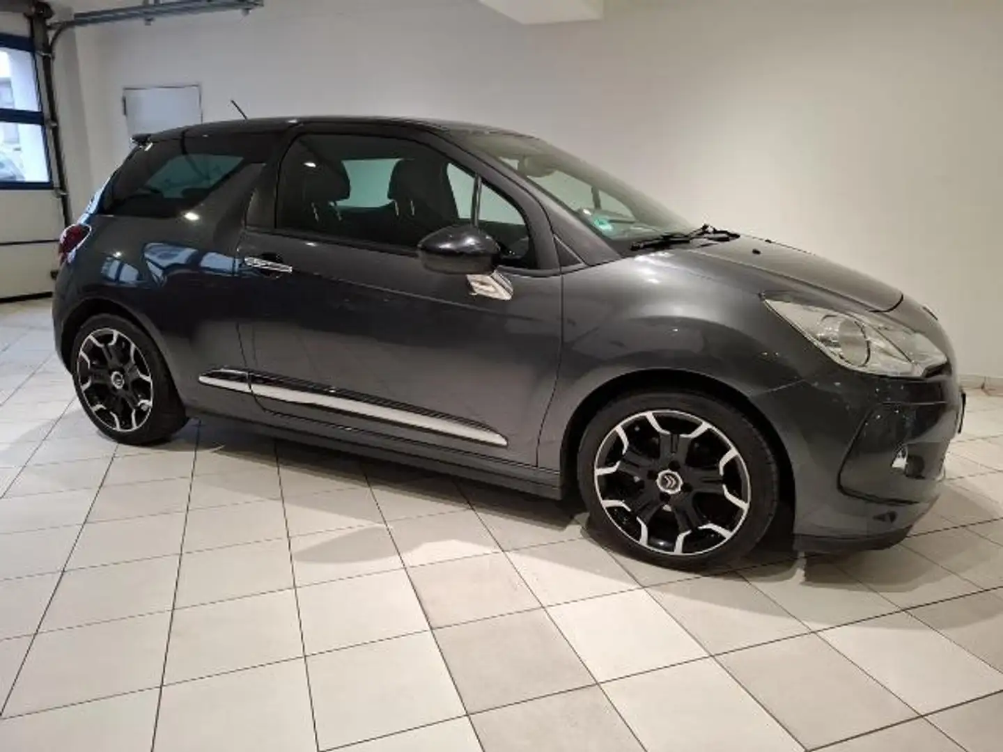 Citroen DS3 1.6TDI wenig Kilometer NAVI Schwarz - 2