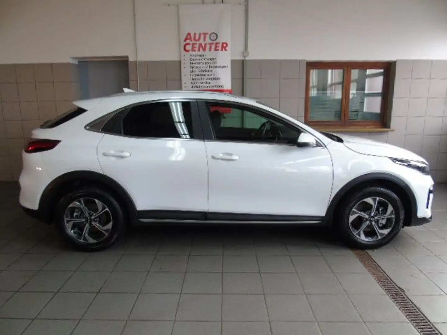 Kia XCeed 1.5 T-GDI DCT Biały - 2