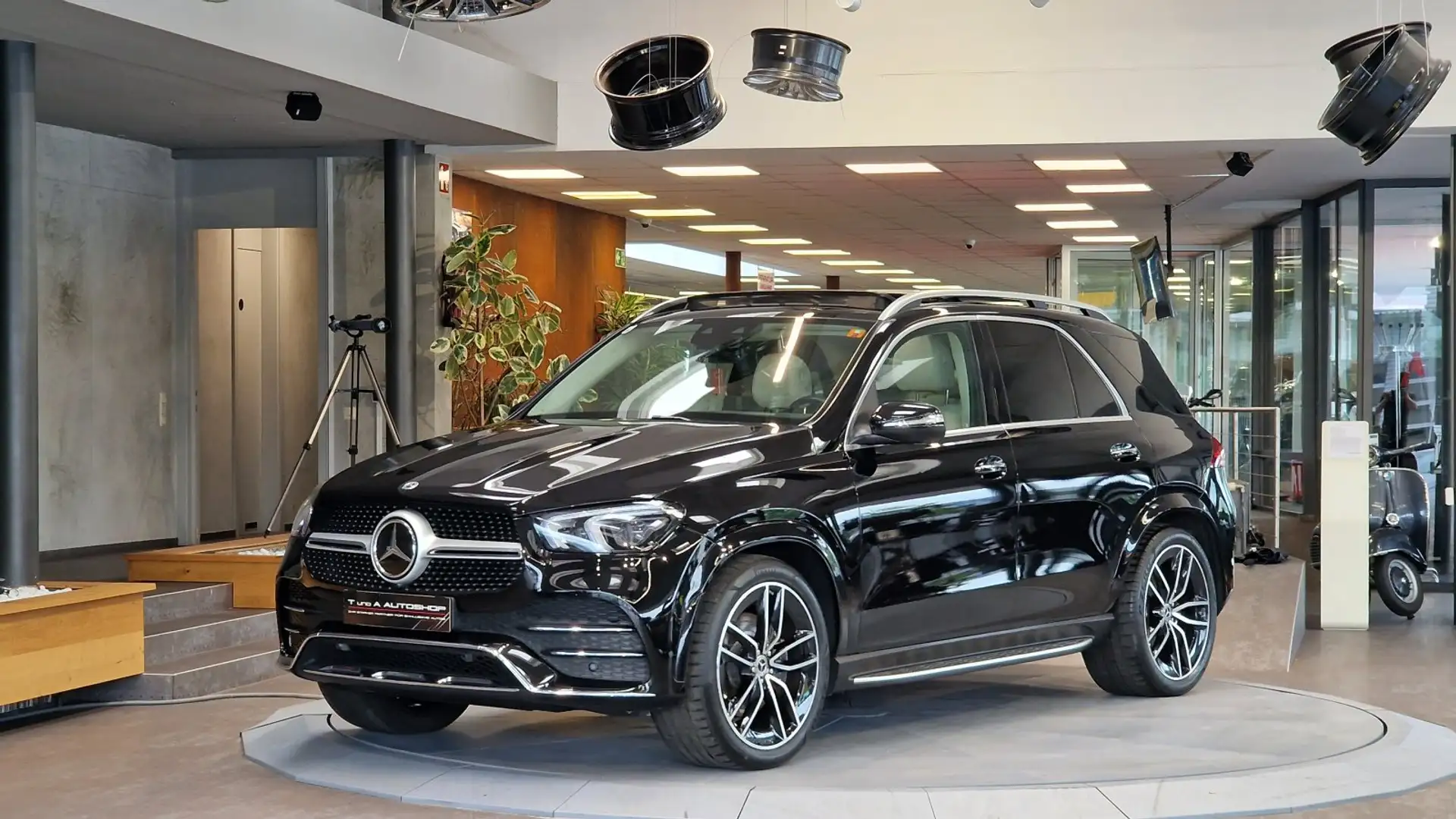 Mercedes-Benz GLE 400 d 4Matic 7-Sitzer AMG-Paket Aut. *Head-up*Pano*360 Black - 2