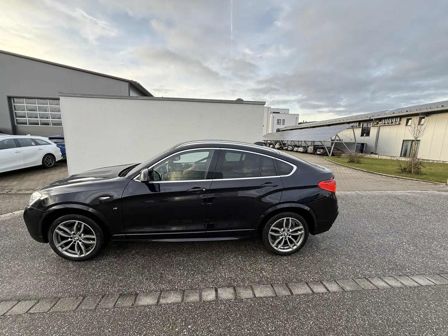 BMW X4 xDrive30d Aut. xLine Blau - 2