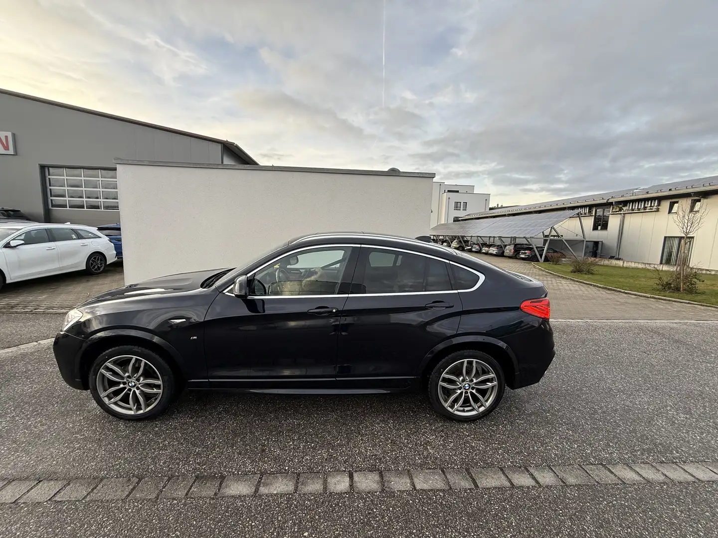 BMW X4 xDrive30d Aut. xLine Blau - 1