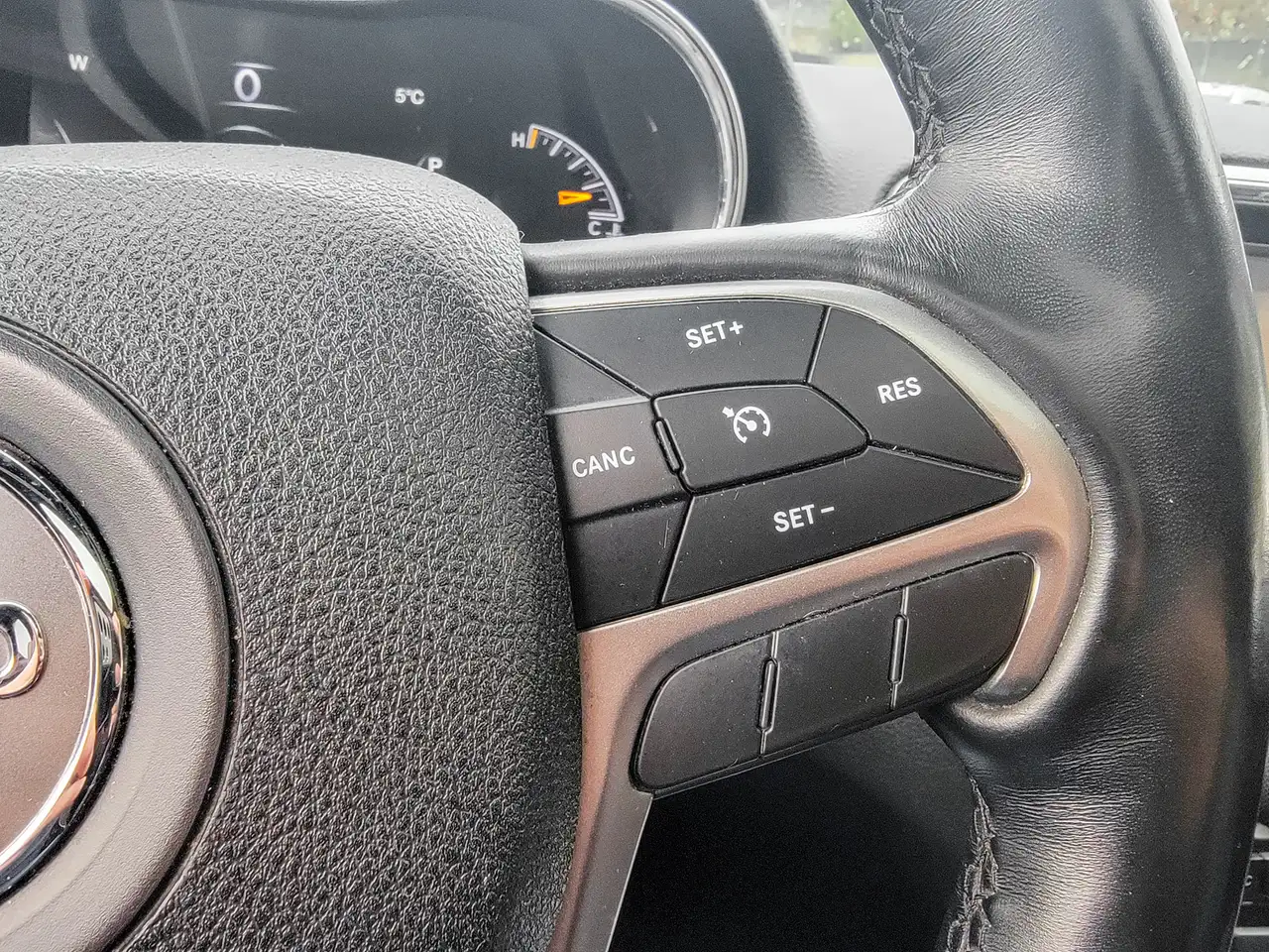 Jeep Grand Cherokee снимка Jeep Grand Cherokee
