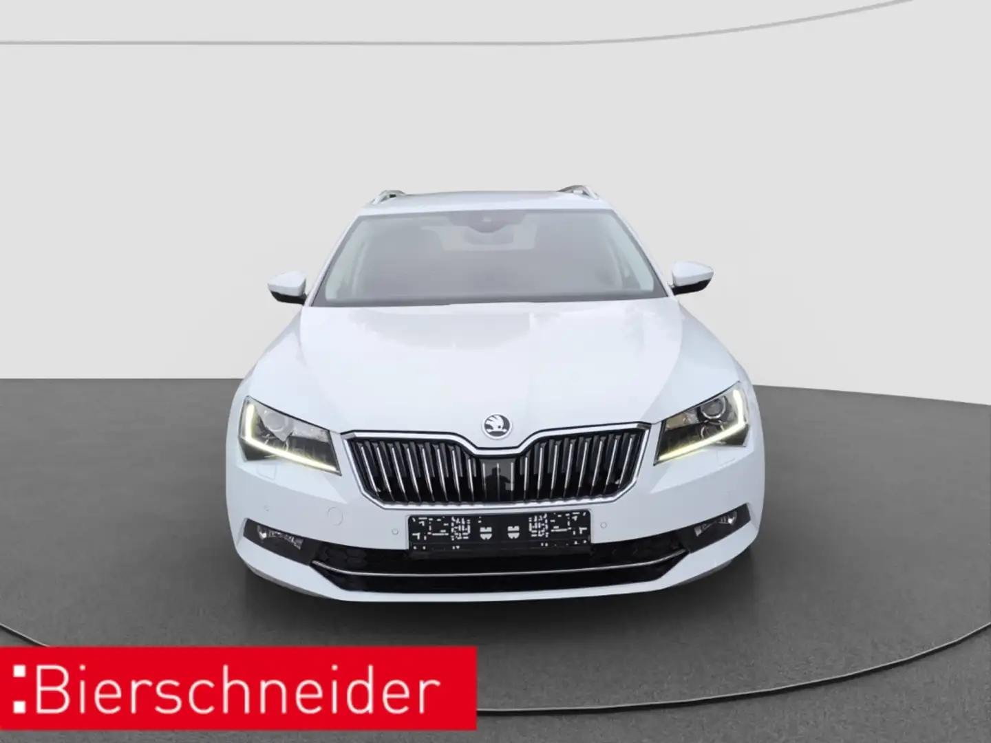 Skoda Superb Combi 2.0 TDI Style AHK NAVI RFK Weiß - 2