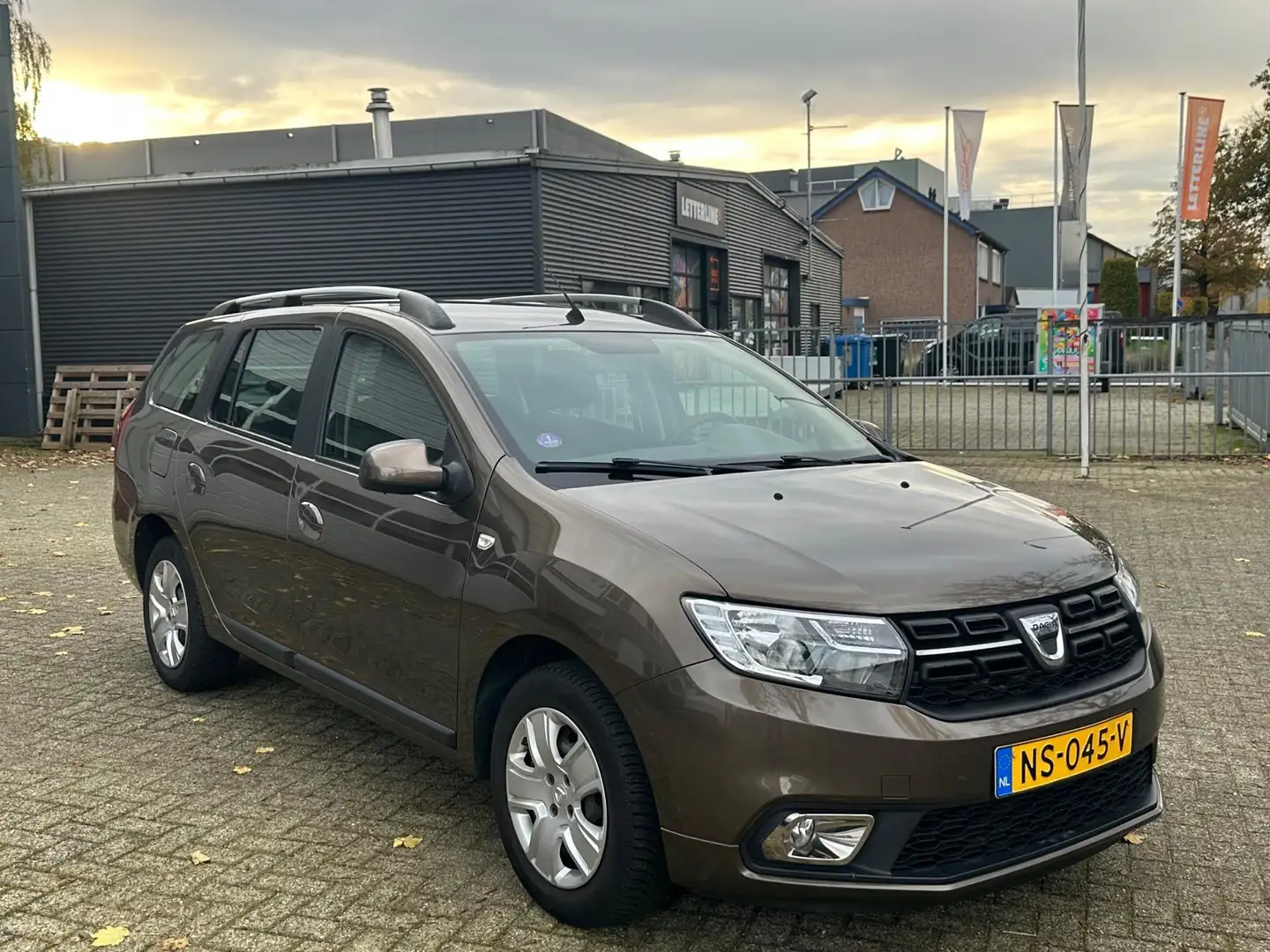 Dacia Logan MCV 0.9 TCe Laureate Navi/Camera/Trekhaak Bruin - 2