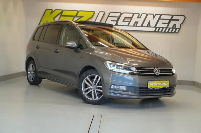 Volkswagen Touran view 3