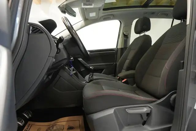 Volkswagen Touran view 17