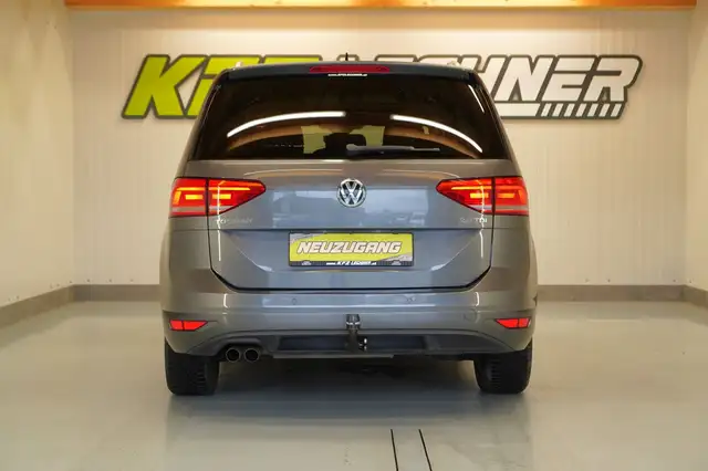 Volkswagen Touran view 5