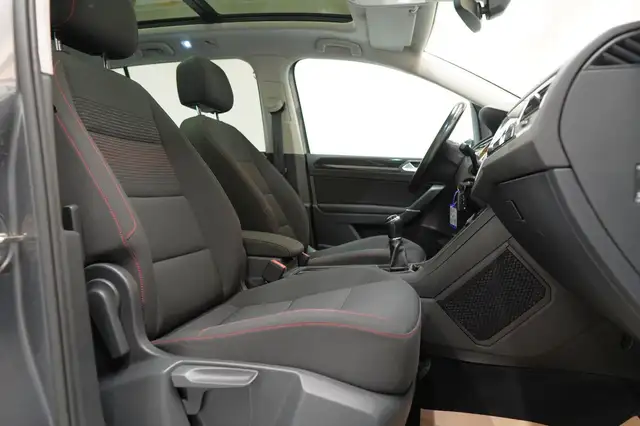 Volkswagen Touran view 22