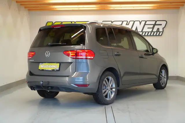Volkswagen Touran view 4