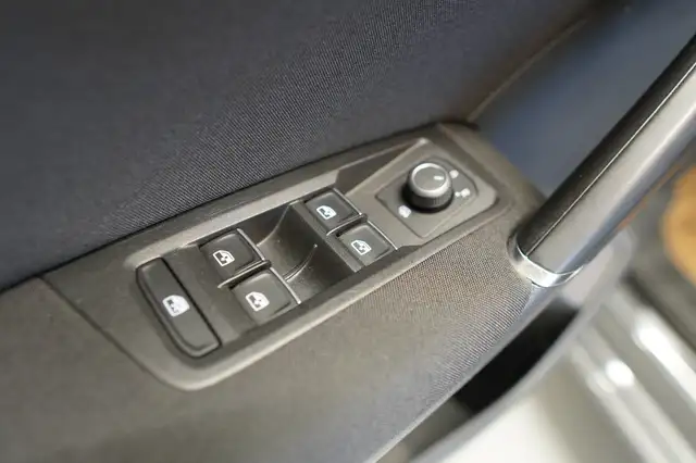 Volkswagen Touran view 16