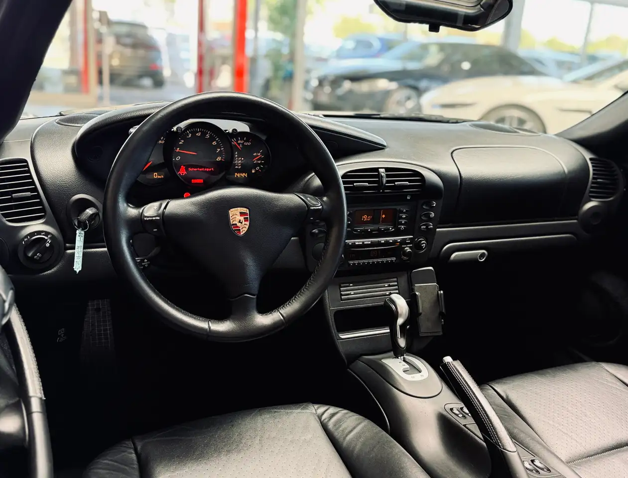 PORSCHE BOXSTER 2.7 228ch TIPTRONIC - CAPOTE ÉLECTRIQUE - CUIR - SIÈGES CHAUFFANTS - CLIMATISATION AUTOMATIQUE