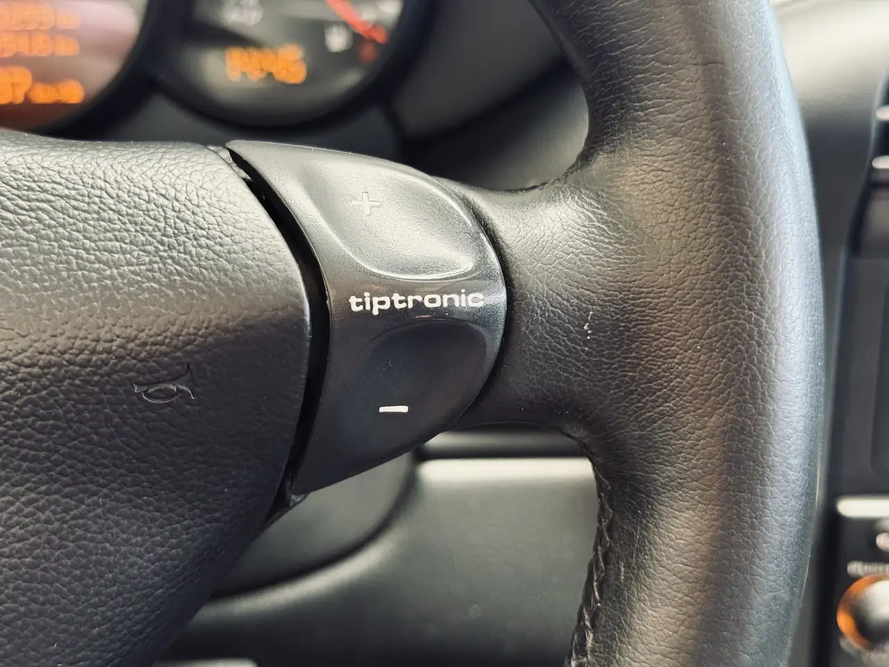 PORSCHE BOXSTER 2.7 228ch TIPTRONIC - CAPOTE ÉLECTRIQUE - CUIR - SIÈGES CHAUFFANTS - CLIMATISATION AUTOMATIQUE