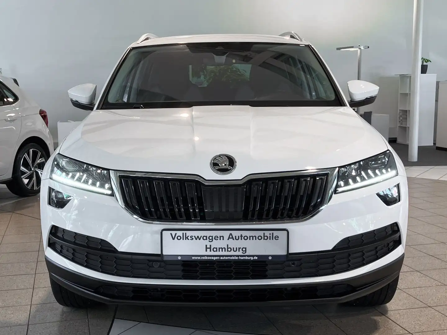 Skoda Karoq 1.6 TDI DSG Drive 125 AHK PDC Klima LED Na Weiß - 2
