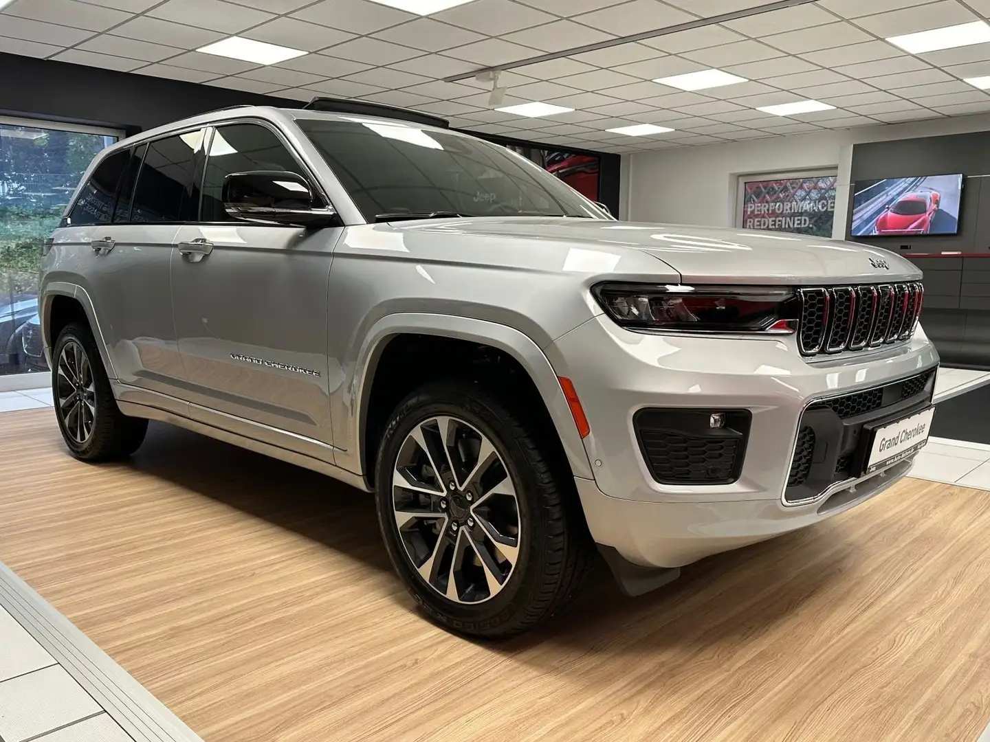 Jeep Grand Cherokee 2,0T Overland 4xe Plug-In Hybrid Silber - 2