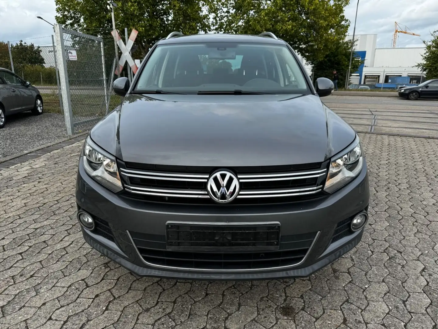 Volkswagen Tiguan Sport & Style BMT*Navi*Alcantara*Klimatr* Grau - 2