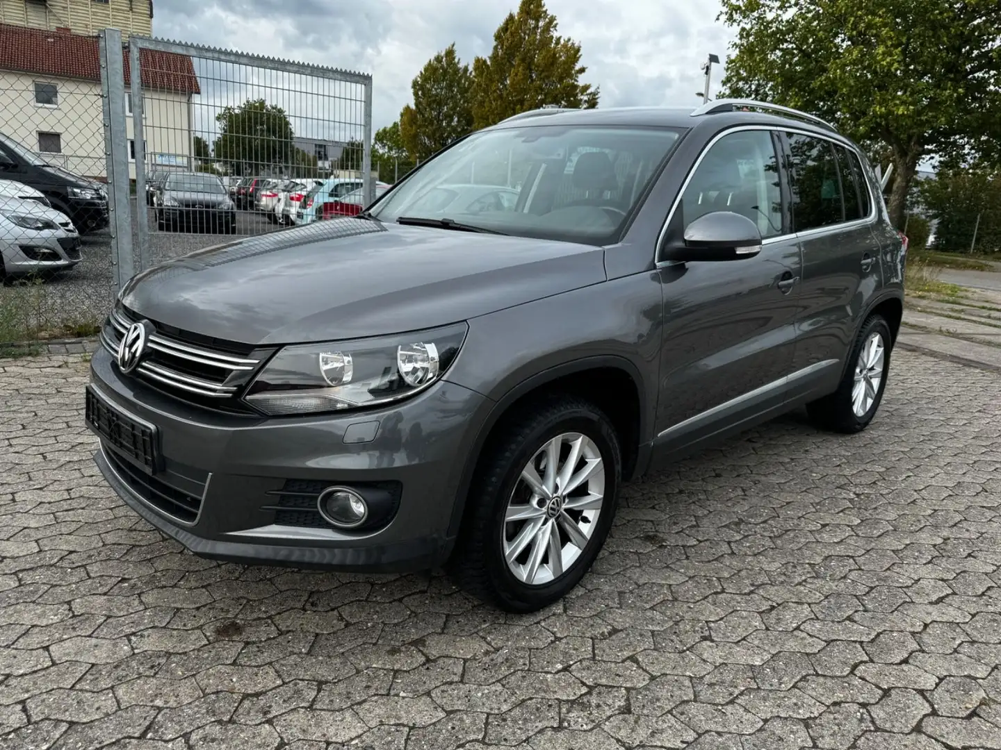 Volkswagen Tiguan Sport & Style BMT*Navi*Alcantara*Klimatr* Grau - 1