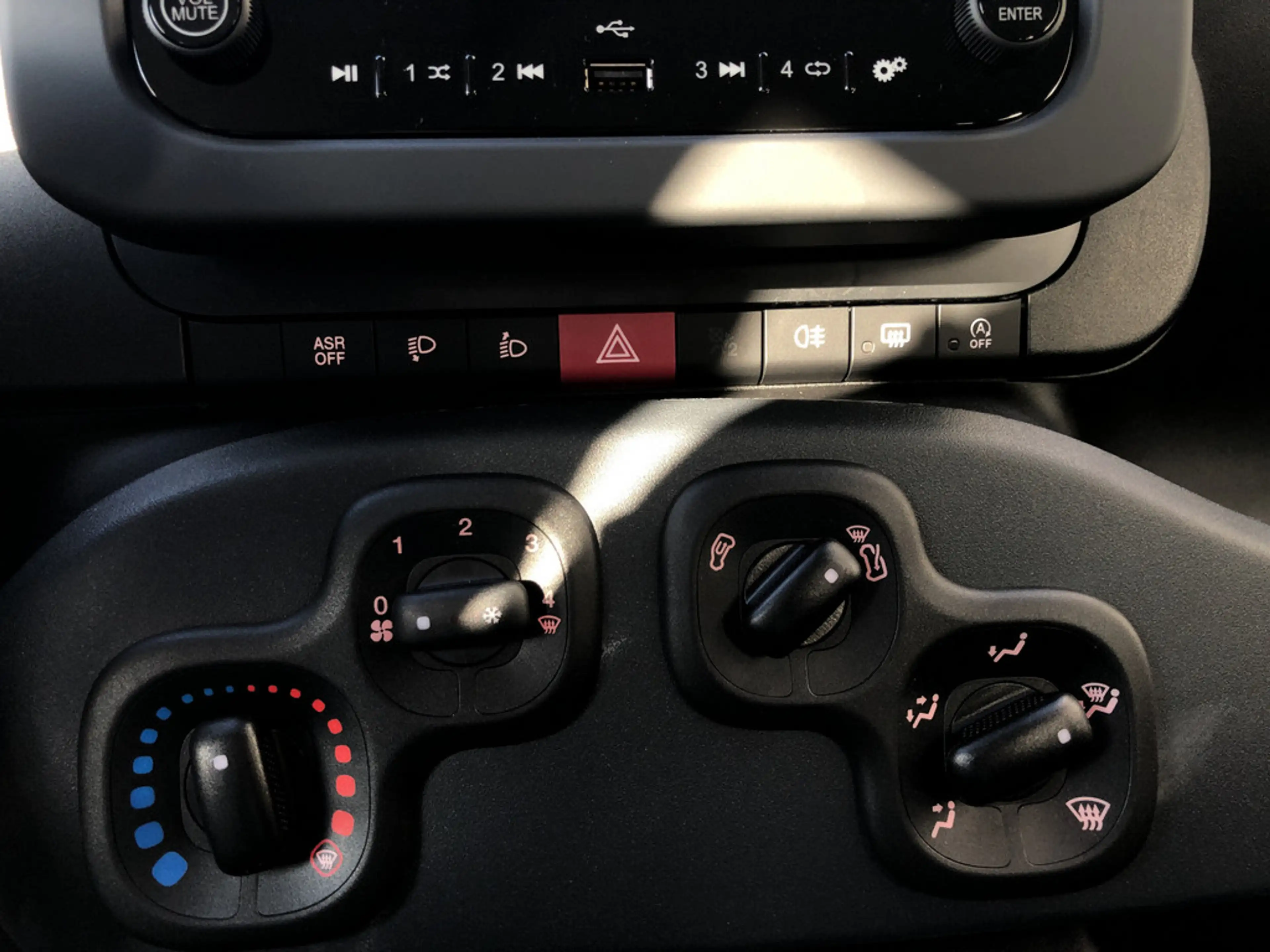 Fiat Panda Pandina Icon 1.0 Hybrid 48 kW — photo 11