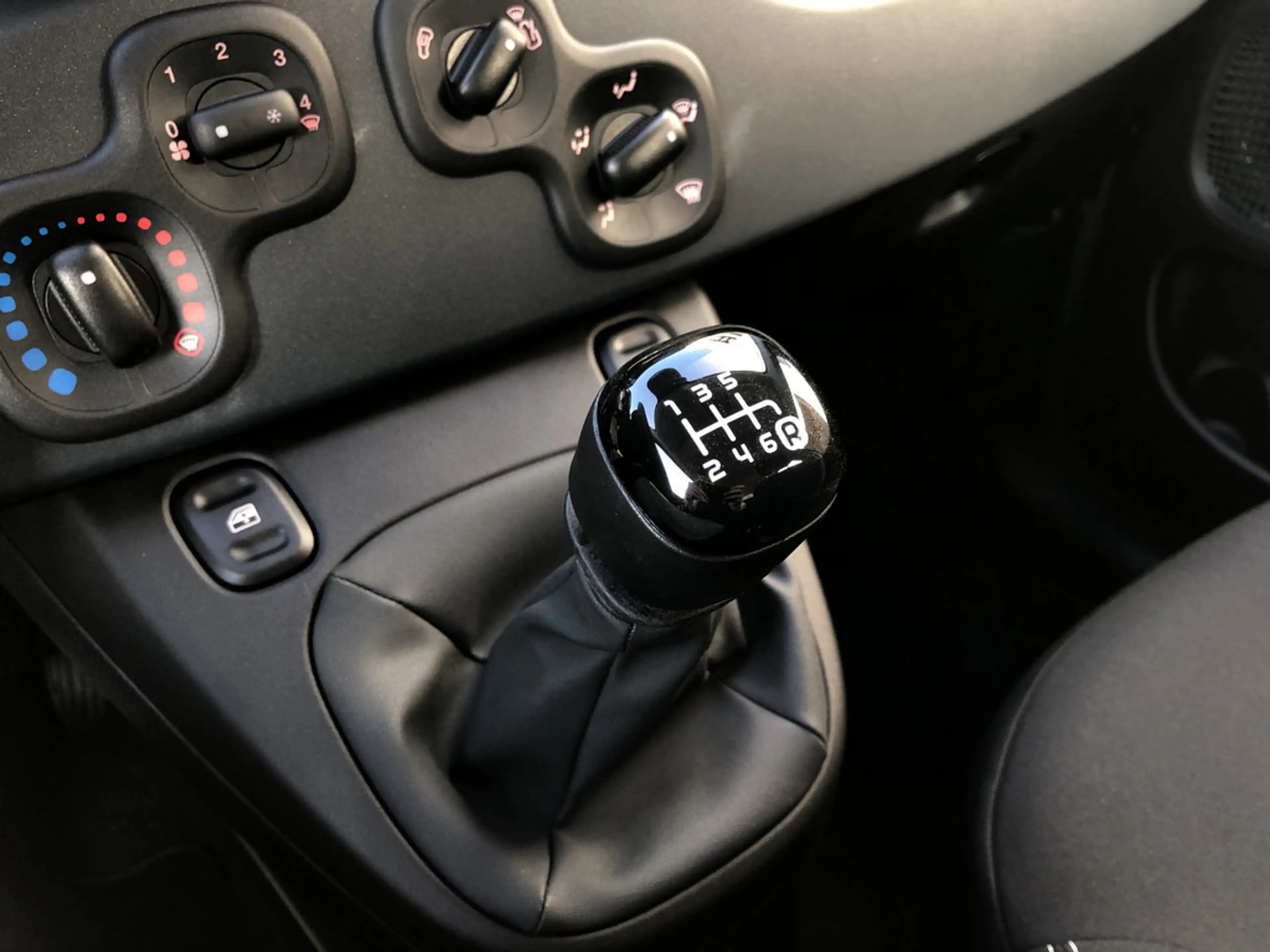 Fiat Panda Pandina Icon 1.0 Hybrid 48 kW — photo 12