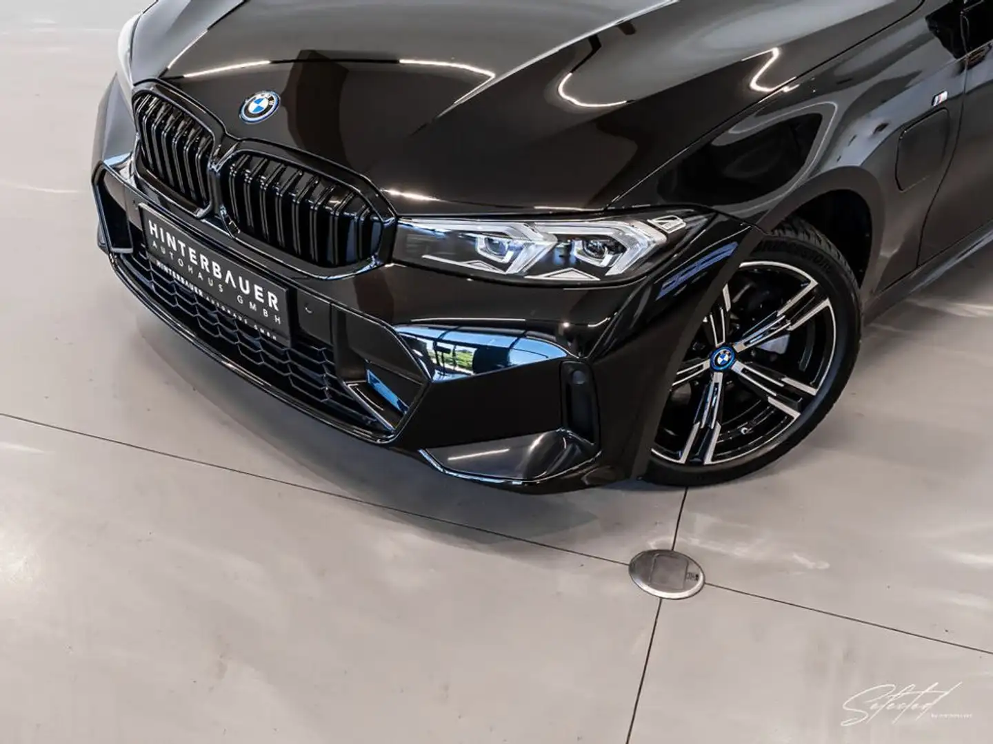 BMW 320 e xDrive M-Sport*SITZHEIZUNG*LIVECOCKPIT* Schwarz - 2