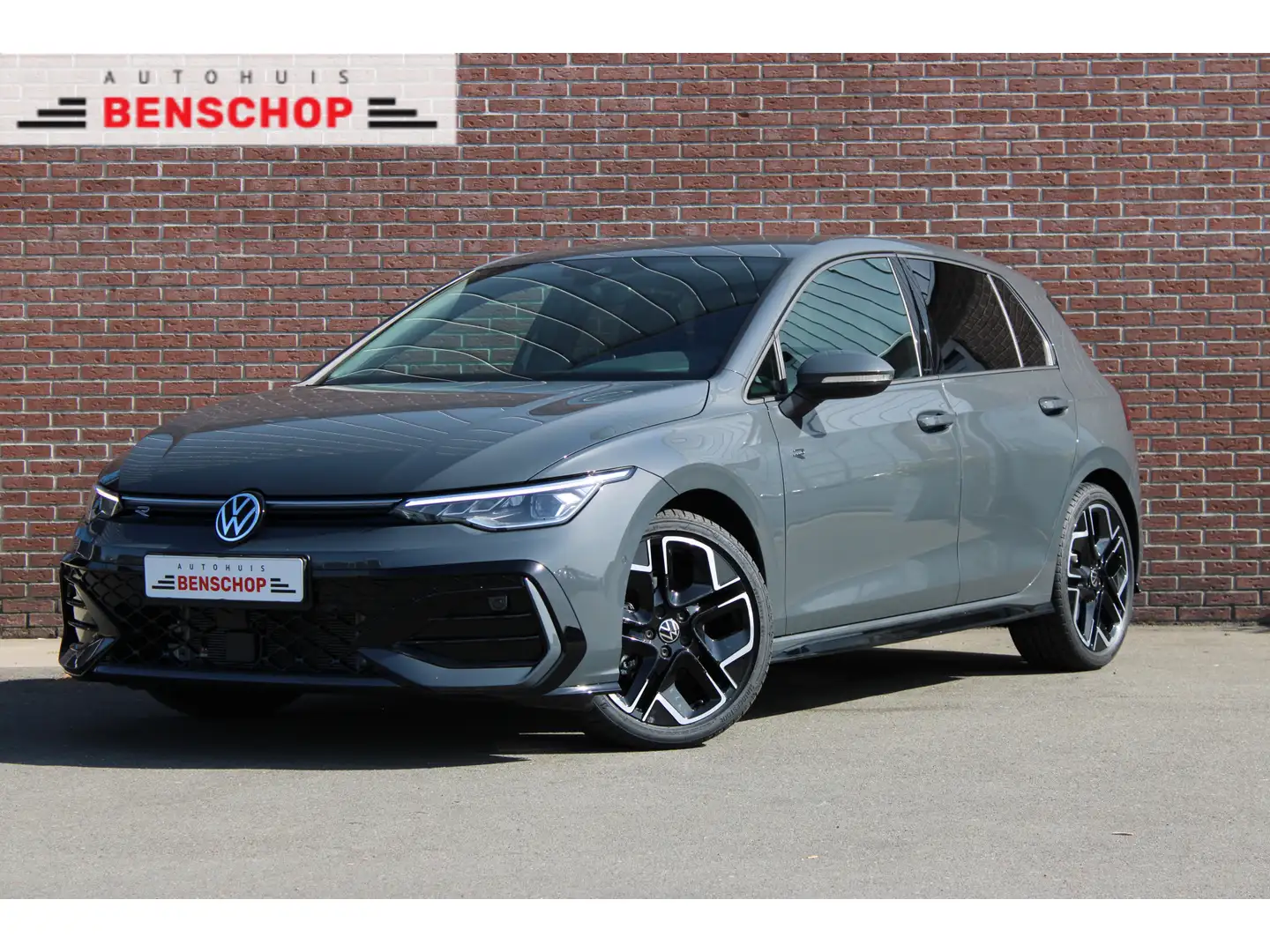 Volkswagen Golf 1.5 eTSI R-line 150PK DSG |IQ.LIGHT|DCC|APP.CONNEC Grijs - 1
