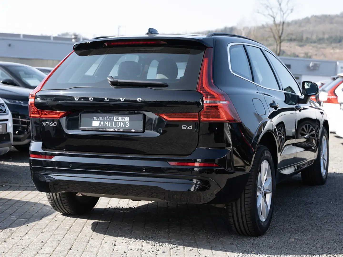 Volvo XC60 B4 Core KEYLESS PDC KAMERA NAVI LED Schwarz - 2