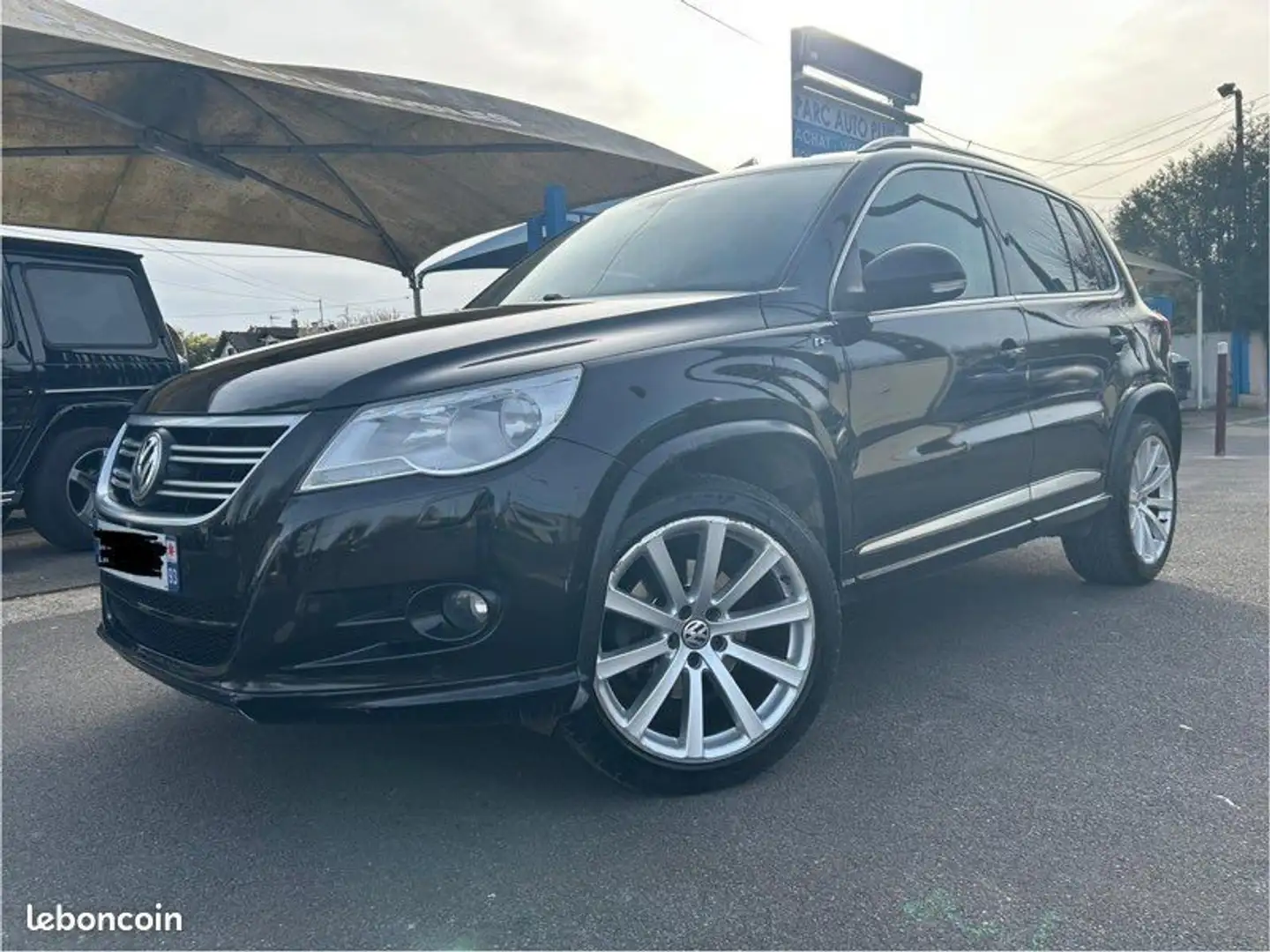Volkswagen Tiguan R-Line 2.0L TDI 140CV 1ER Main Noir - 1