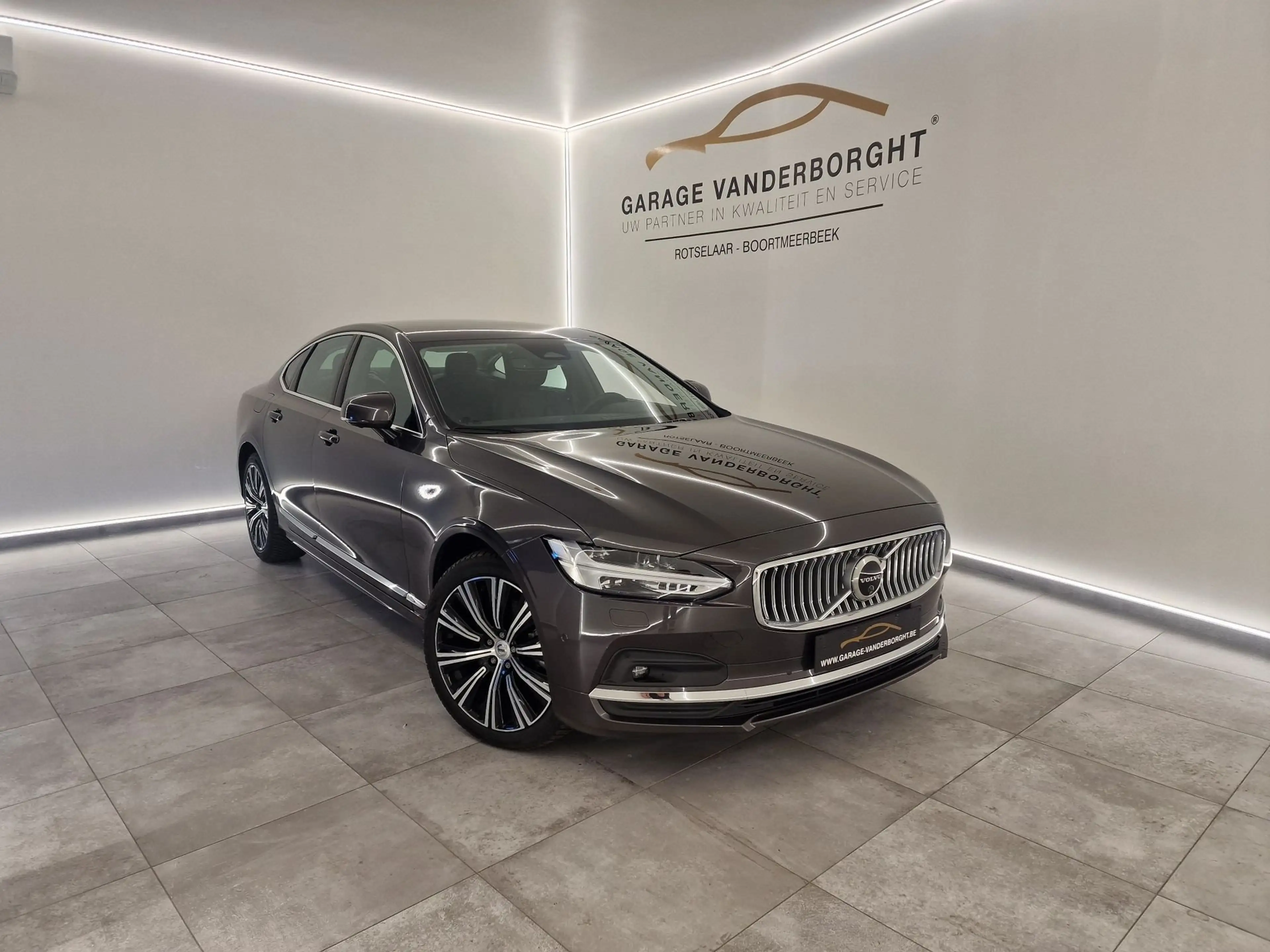 Volvo S90 PLUS HYBRID BENZINE AUTOMAAT+LUCHTVERING